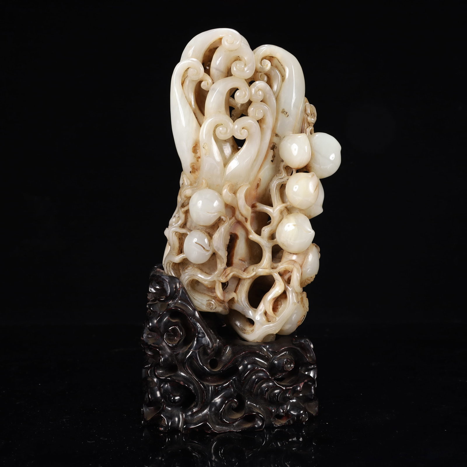 An Exquisite Sterling Silver-Gold Plated Inlaid White Jade Ring,Inlaid Jasper: An Exquisite White Jade Bergamot Ornament,Qing Dynasty, China,Size:3.9inx2.4inx7.5in,(Box)13inx7.5inx5.5in,Weight:1400g 白玉佛手摆件,中国清代
