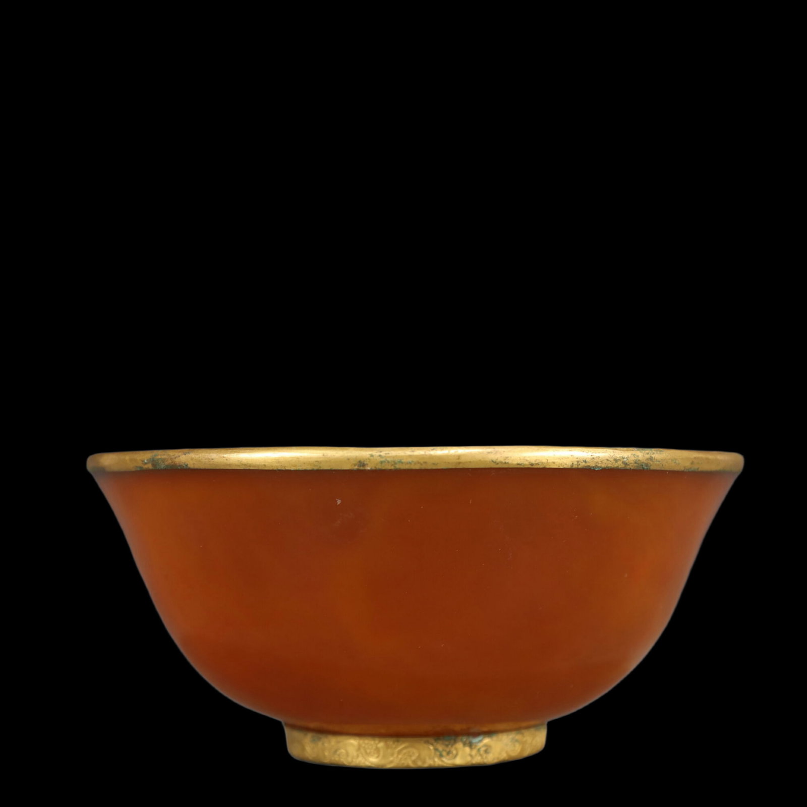 An Exquisite Gilt Bronze Inlaid White Jade Flower and Bird Pattern Gourd Vase: An Exquisite Agate Cover with Gold Bowl,Qing Dynasty, China,Size:5.5inx2.6in,Weight:350g 玛瑙包金碗，中国清代