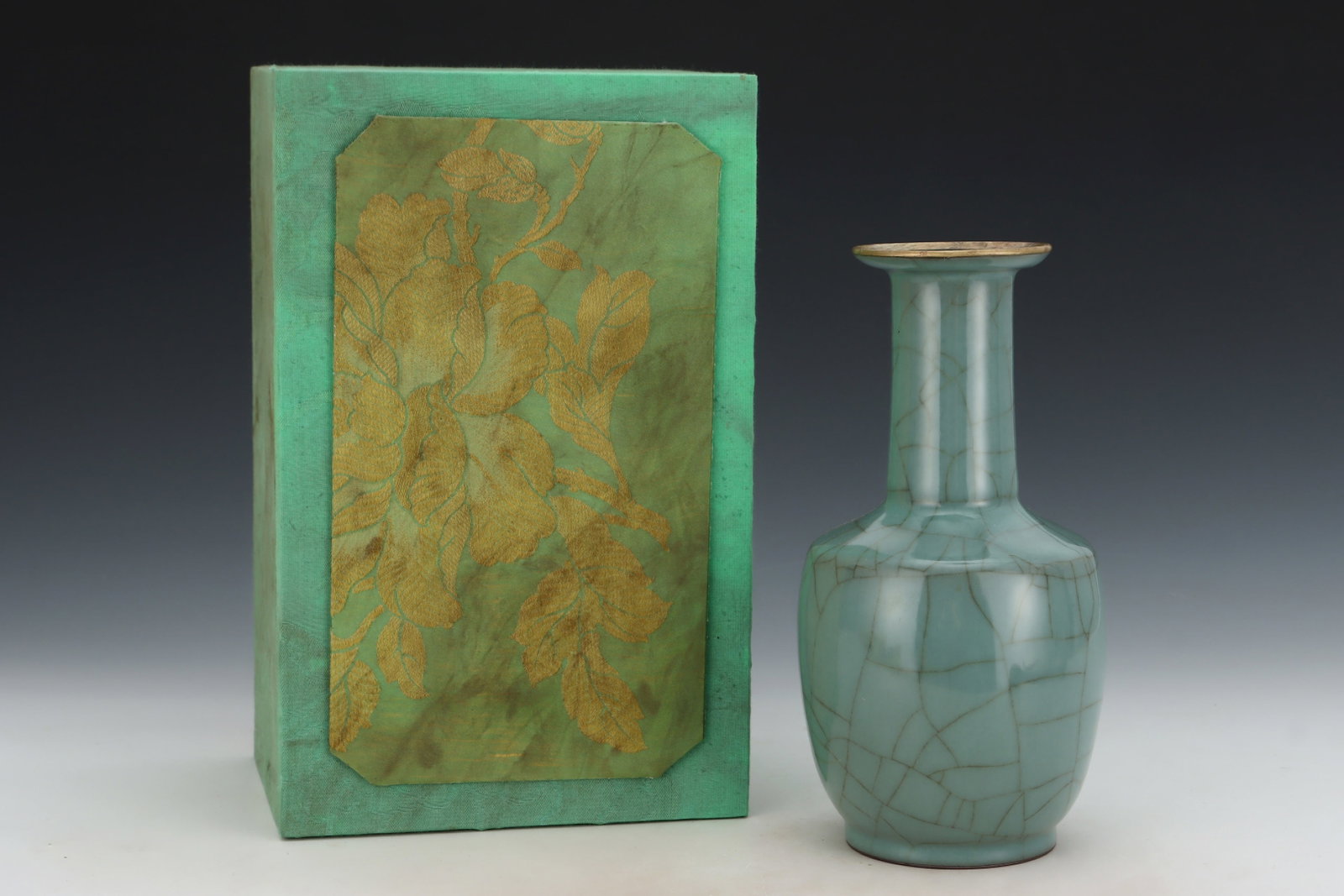 An Exquisite Famille-Rose Painted Gold Flower Pattern Brush Pot,with poem: An Exquisite Guan yao Celadon Glazed Painted Gold Vase,with an Imperial Poem by Emperor Qianlong,Song Dynasty,China,Size:10inx5.1in 官窑粉青釉描金瓶,