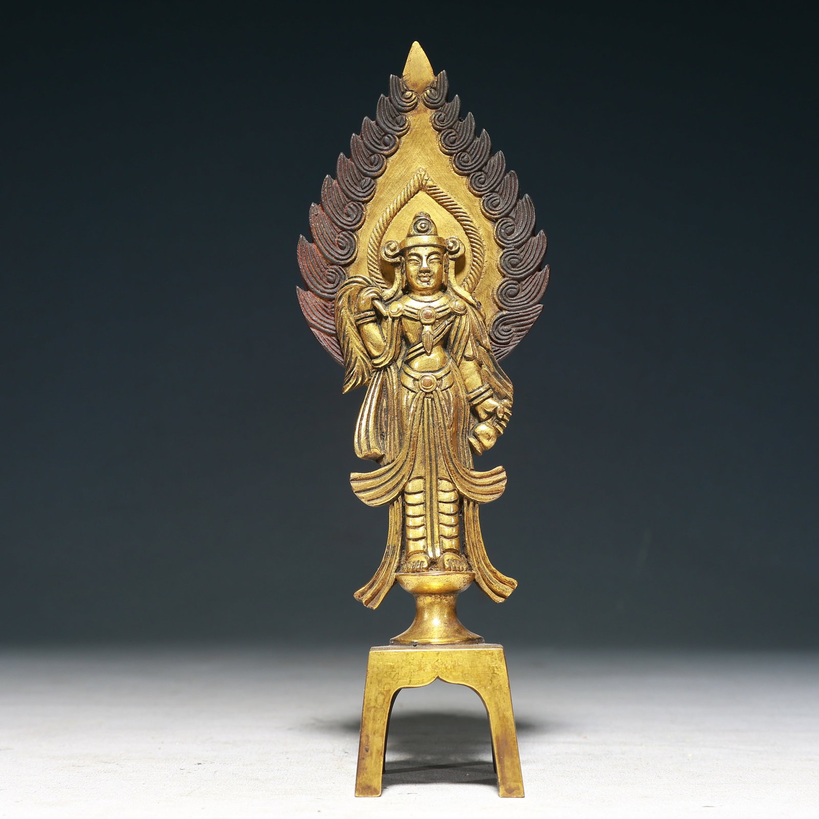An Exquisite Sterling Silver-Gold Plated Inlaid Jasper Ring: A Solemn Gilt Bronze Statue of Avalokitesvara,Qing Dynasty,China,Size:2.8inx1.8inx8.5in,Weight:400g 铜鎏金观音像,中国清代