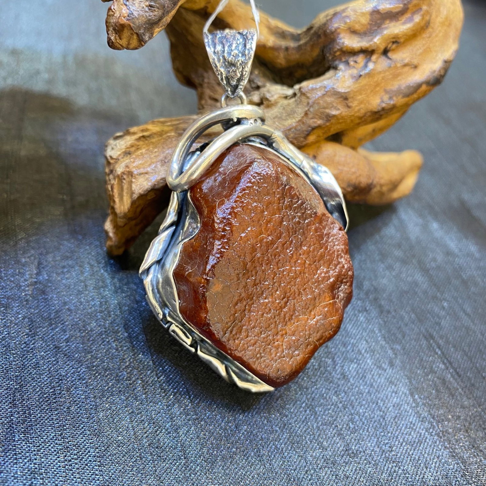 An Exquisite Archaic Jade Beast-Face Pattern Ornament: An Exquisite Beeswax Inlaid Silver Necklace,Size:34.7mm,Weight:37.3g 蜜蜡镶银项链