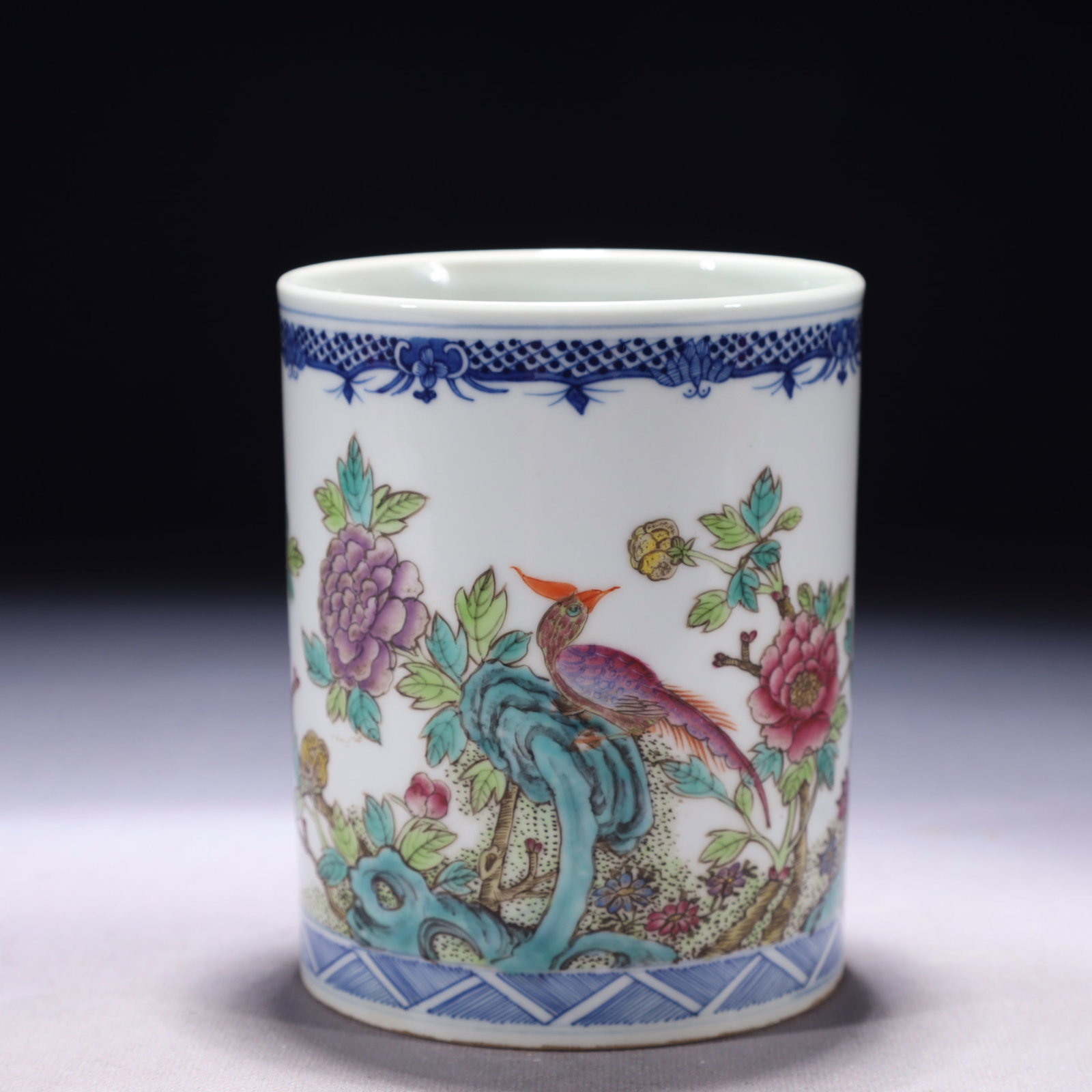 A Pair of Exquisite Sterling Silver-Gold Plated Inlaid Shell Earrings: An Exquisite Blue and White Famille-Rose Flower and Bird Pattern Brush Pot,Qing Dynasty,China,Yongzheng Six-character Mark,Size:4.1inx5.1in,Weight:700g 青花粉彩花鸟