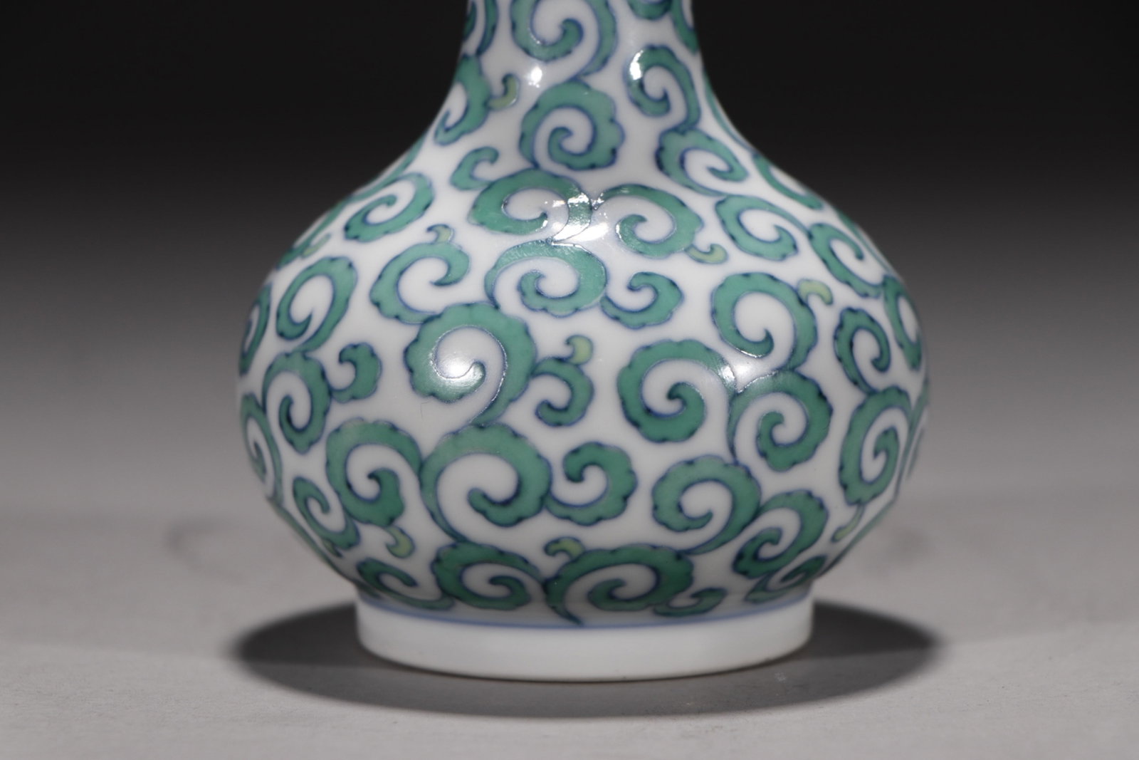 An Exquisite Doucai Lotus Pattern Vase - 2