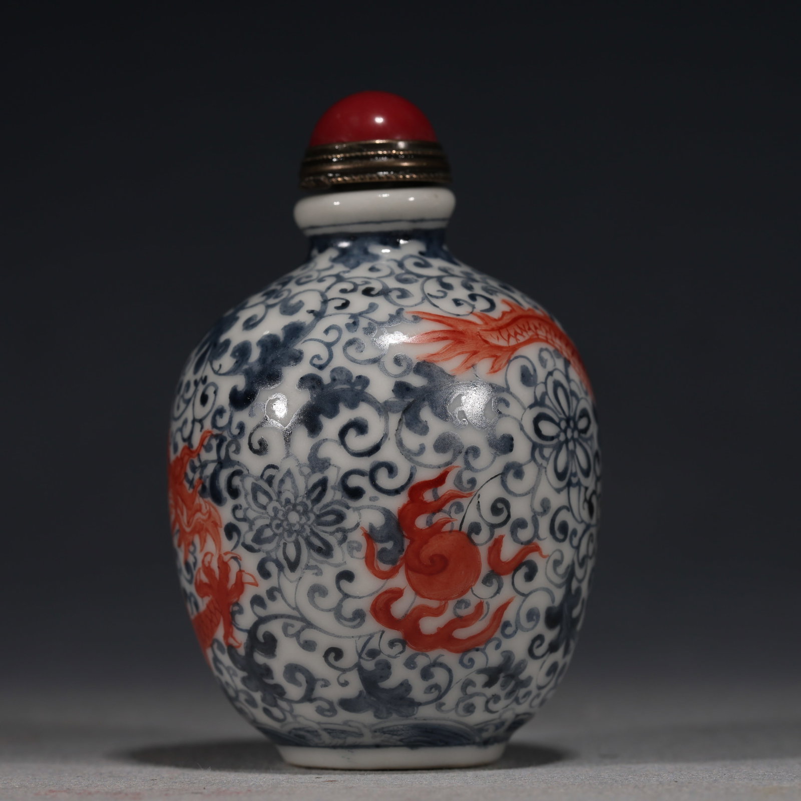 An Exquisite Blue and White Interlocking Cloud Dragon Pattern Snuff Bottle - 2