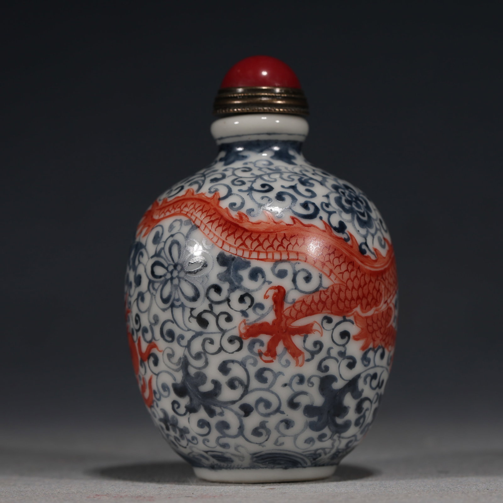 An Exquisite Blue and White Interlocking Cloud Dragon Pattern Snuff Bottle - 3