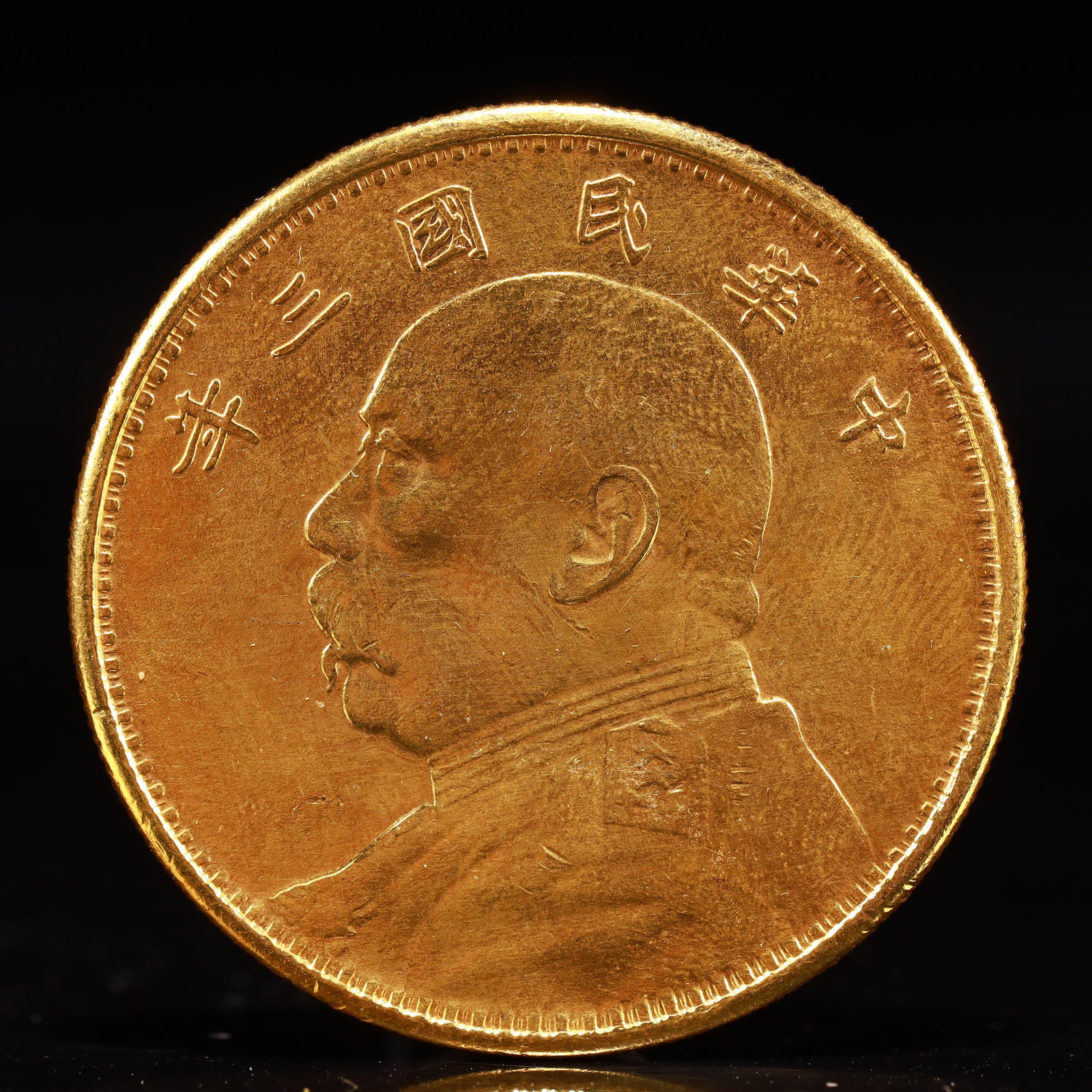 A Rare Gilt Bronze Buddha Statue Pattern Vase: An Exquisite Sterling silver-Gilt gold Coin,the Republic of China, Size:1.5in Weight:37.5g 纯银鎏金硬币