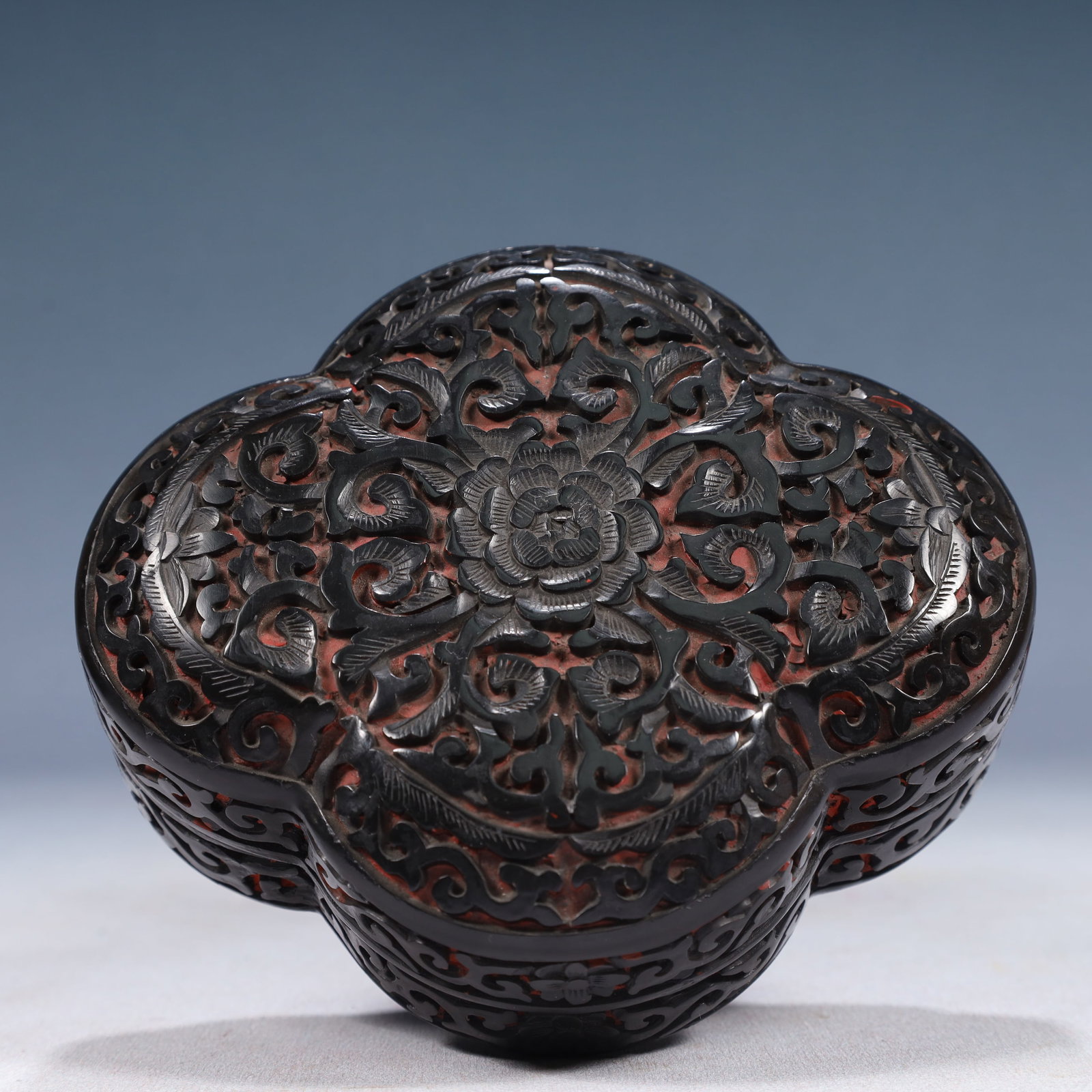A Pair of Exquisite Carved Red Lacquer Flower Pattern Cover Jars: An Exquisite Black Lacquer Lotus Pattern Cover Box,Qing Dynasty, China,Size:5.9inx5.1inx2.4in,Weight:300g