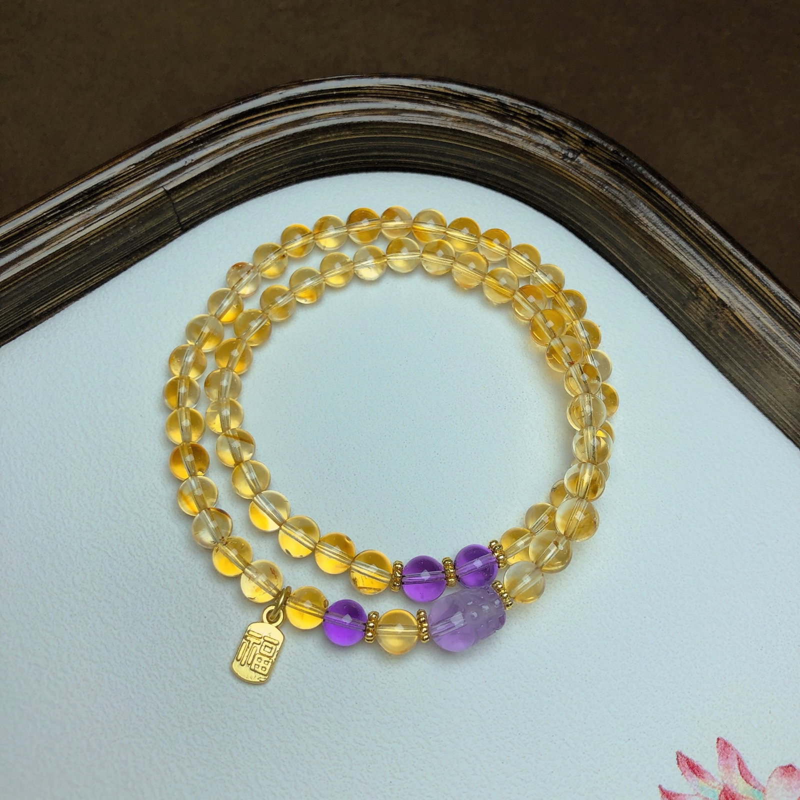 An Exquisite Crystal Bracelet