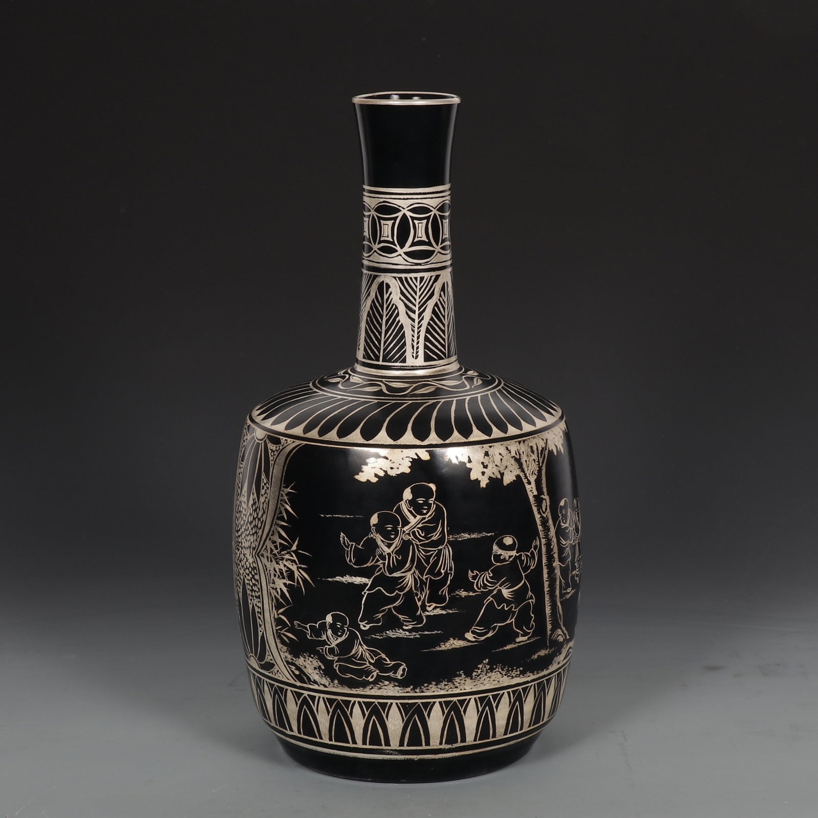 A Huge Black Ground Ru yao Painted Silver Character and Story Pattern Vase: A Huge Black Ground Ru yao Painted Silver Character and Story Pattern Vase,Song Dynasty,China,With Mark,Size:17.3inx8.5in 黑地汝窑描银人物故ߚ