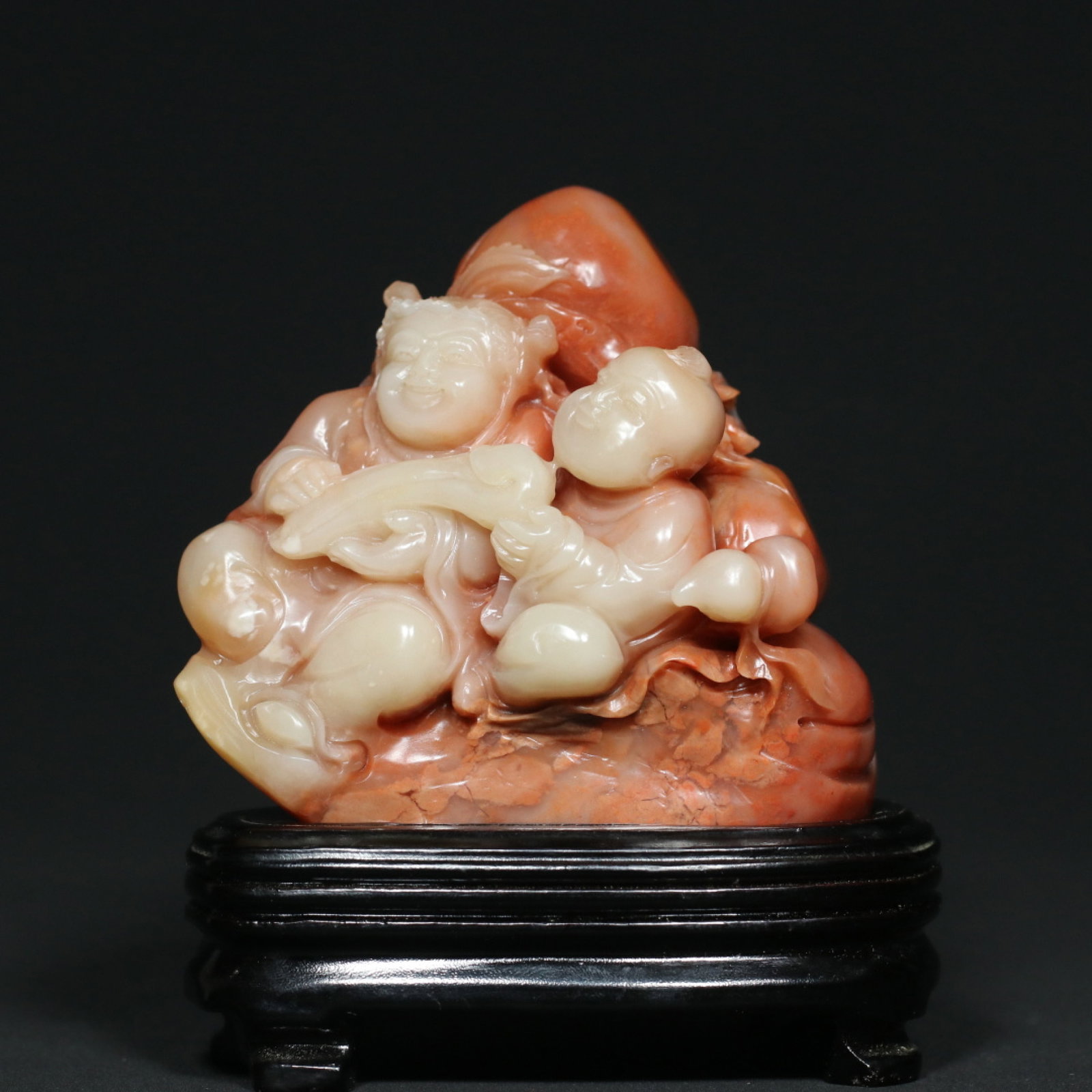 An Exquisite Shoushan Stone Figure Pattern Ornament: An Exquisite Shoushan Stone Figure Pattern Ornament,Qing Dynasty,China,Size:3.9inx3.7inx2.3in,Weight:452.8g 寿山石人物纹摆件,中国清