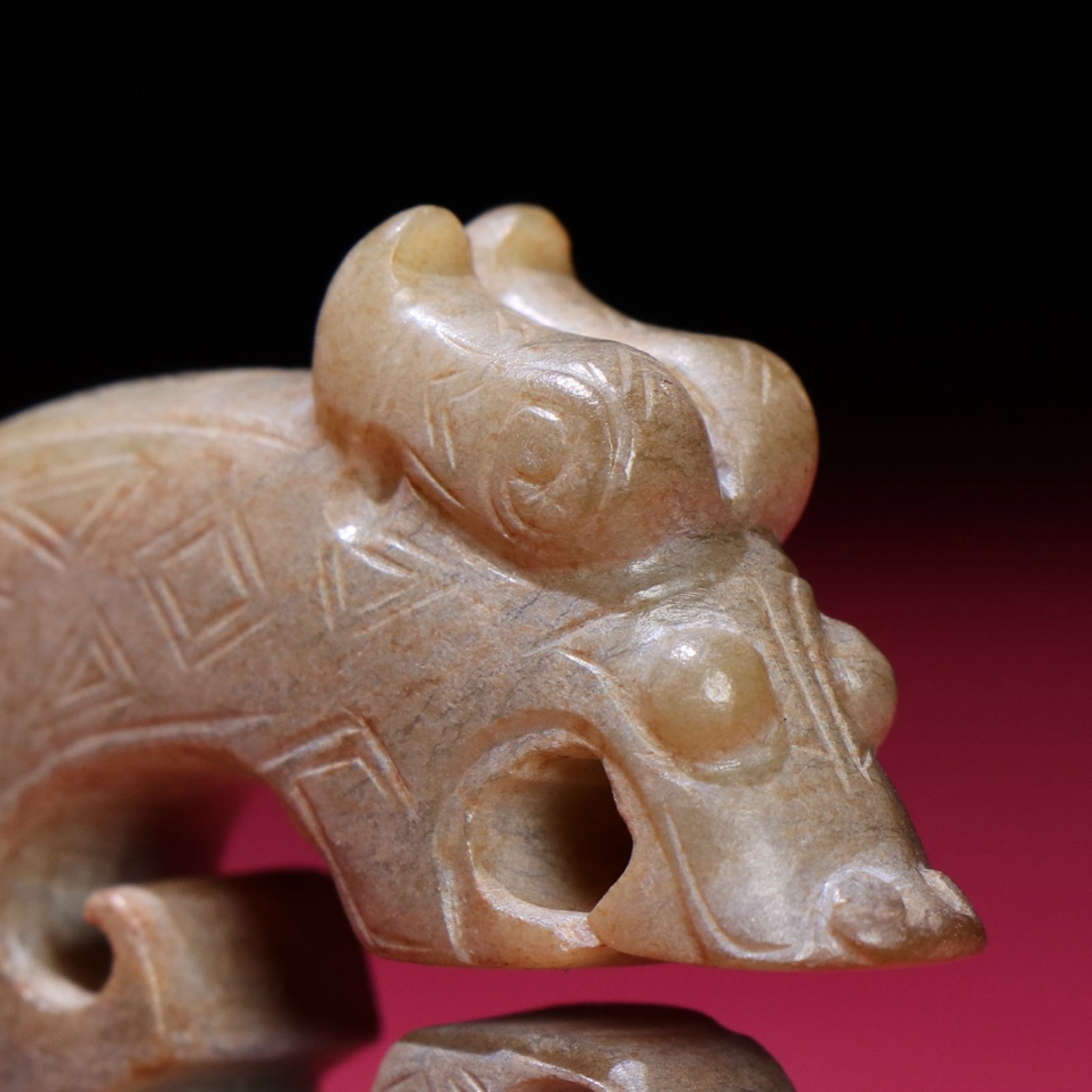An Exquisite White Jade Dragon Pattern Pendant - 9
