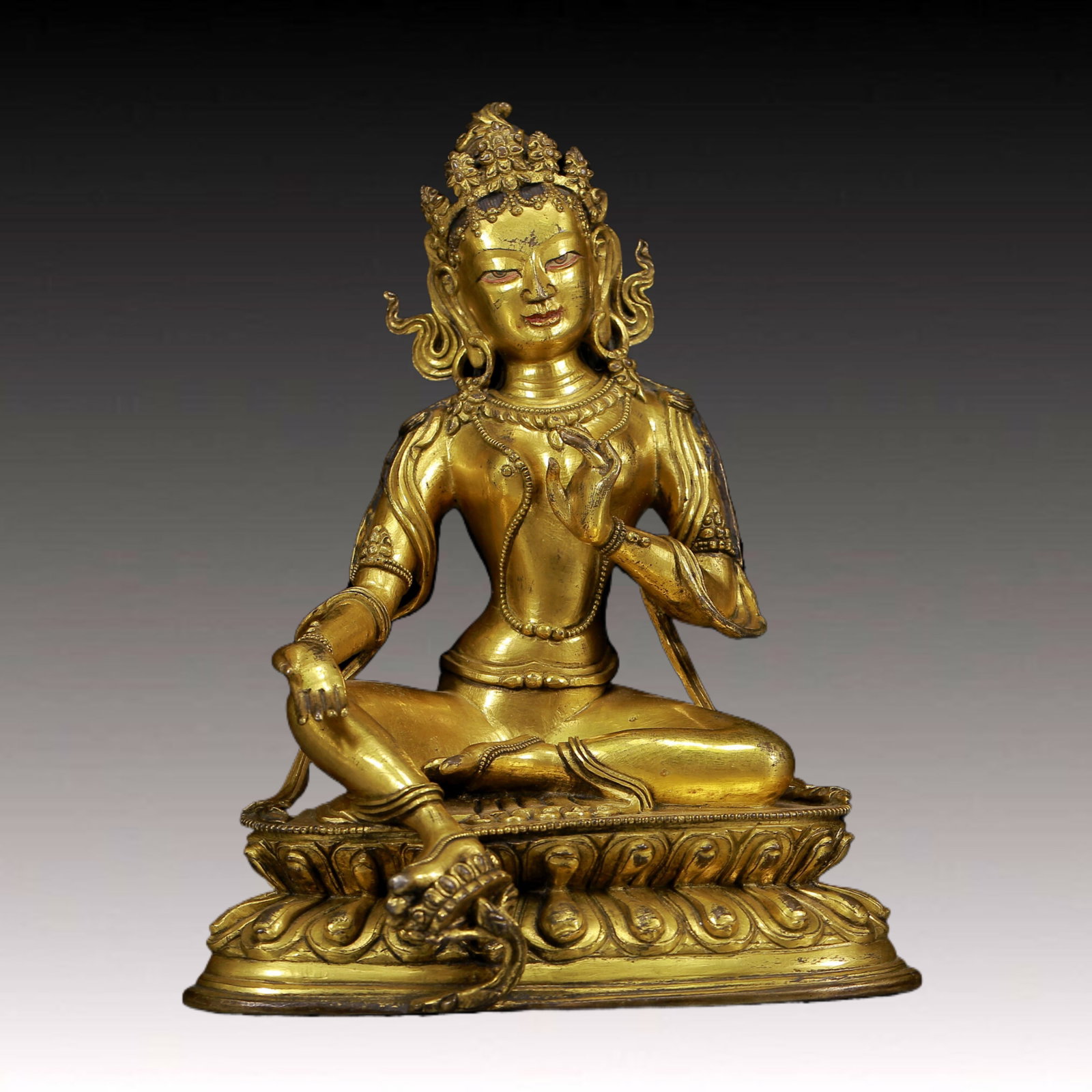 A Solemn Gilt Bronze Statue of Tara: A Solemn Gilt Bronze Statue of Tara,Ming Dynasty, China,Size: 6.7inx5.1inx8.7in,Weight:2565g 铜鎏金度母像，明代