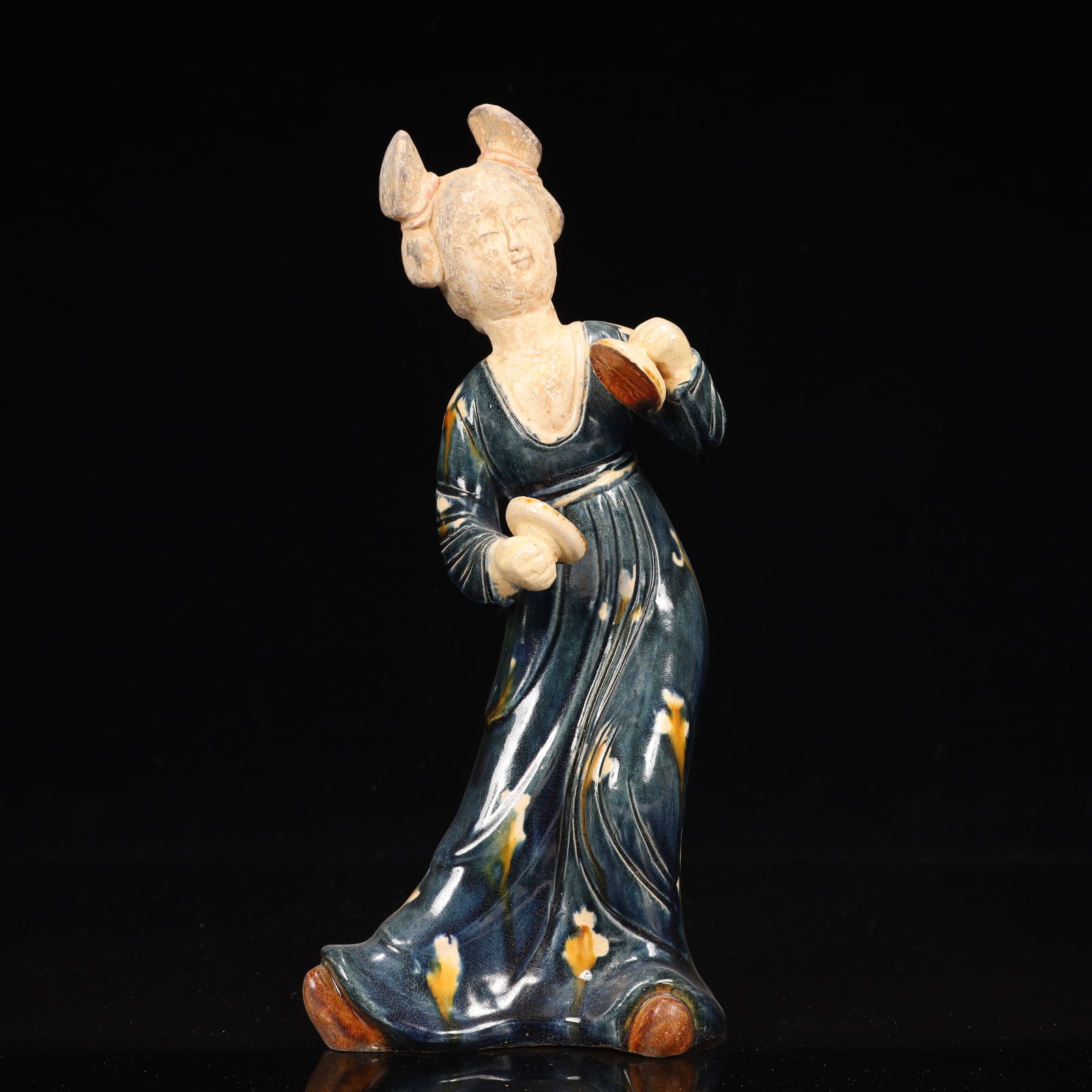 A Rare Tang Tri-Color Glazed Pottery Dancing Figurines (1 of 13)
