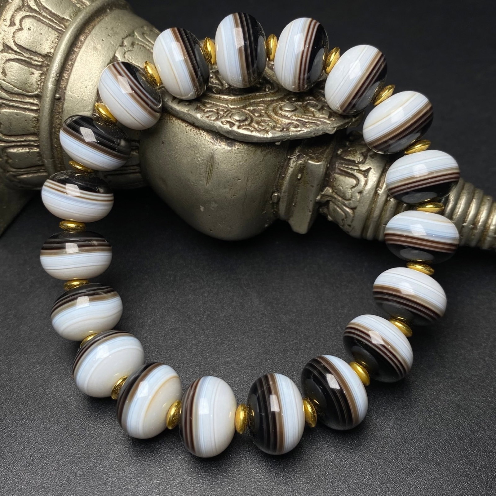 An Exquisite Agate Bracelet - 2