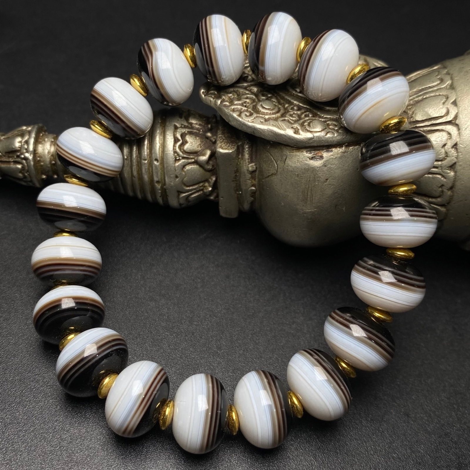 An Exquisite Agate Bracelet - 3