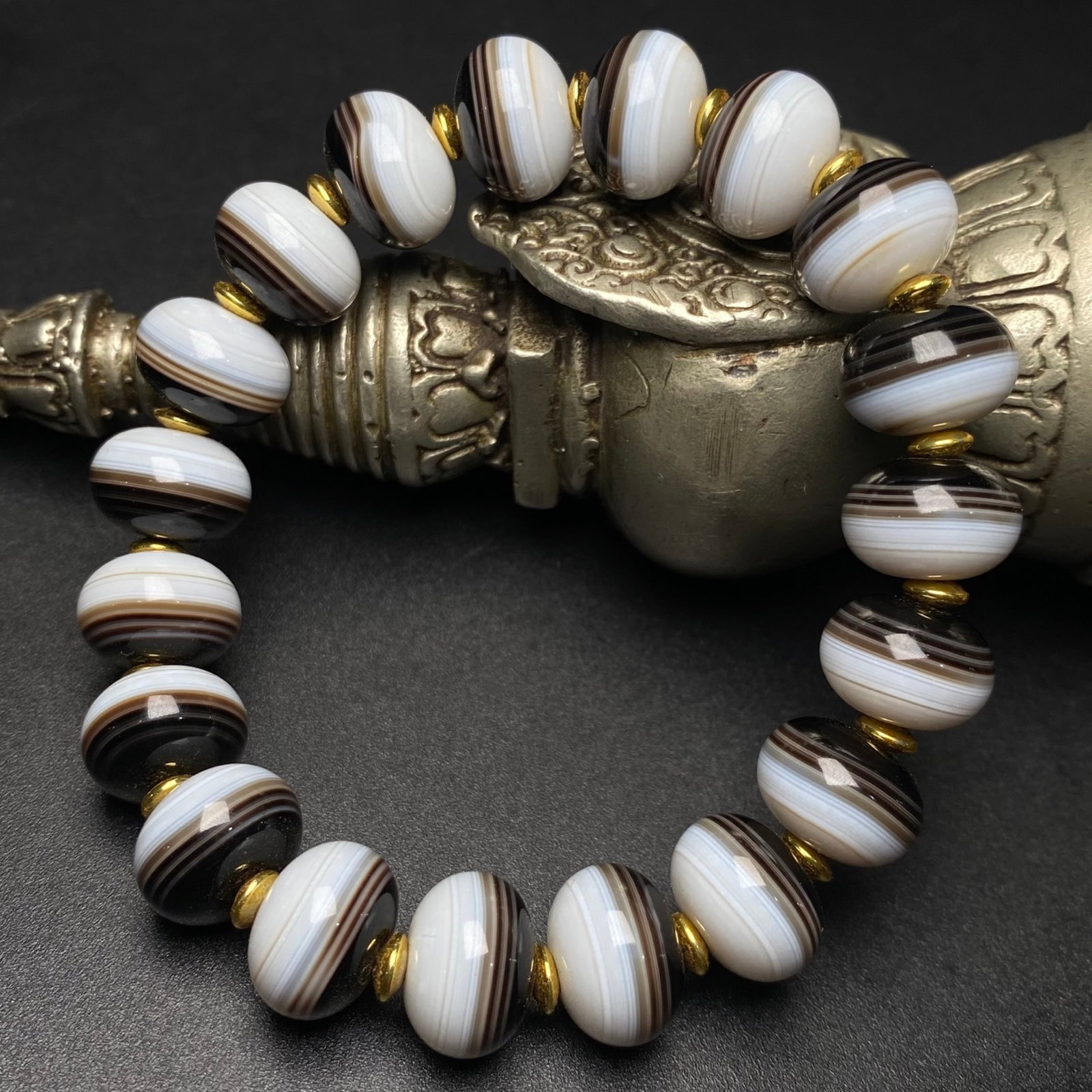 An Exquisite Agate Bracelet - 4