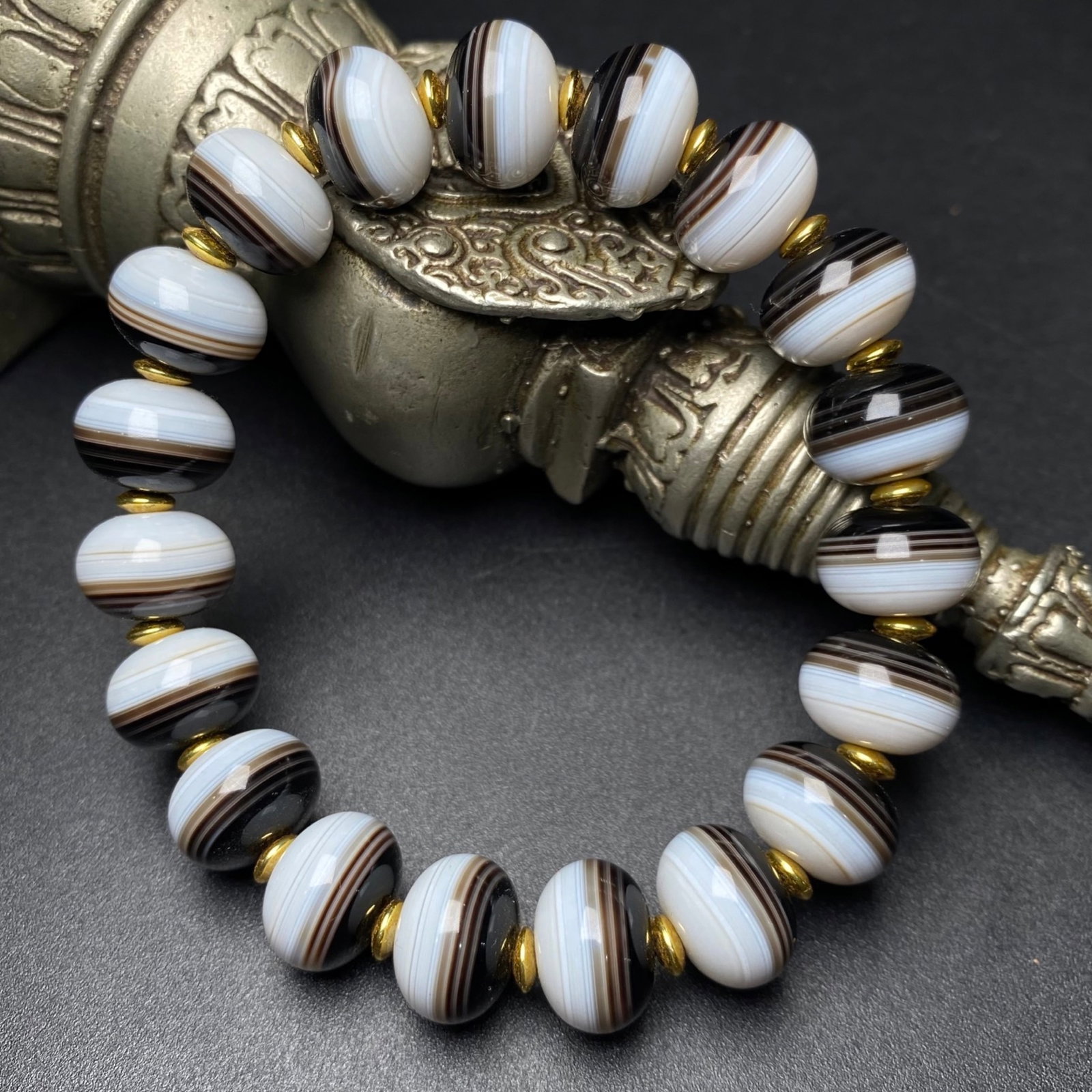 An Exquisite Agate Bracelet - 7