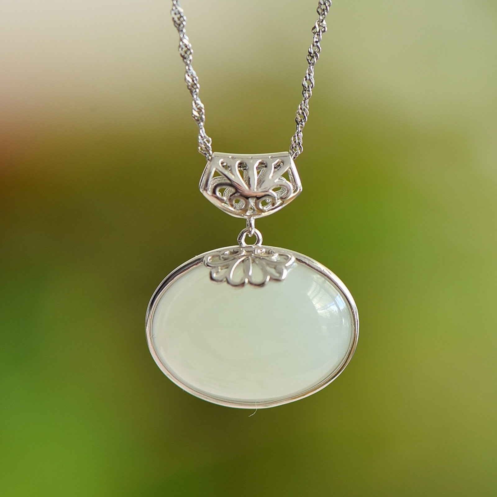 An Exquisite Sterling Silver Inlaid White Jade Pendant: An Exquisite Sterling Silver Inlaid White Jade Pendant,Size:0.6inx0.8in 纯银镶白玉吊坠