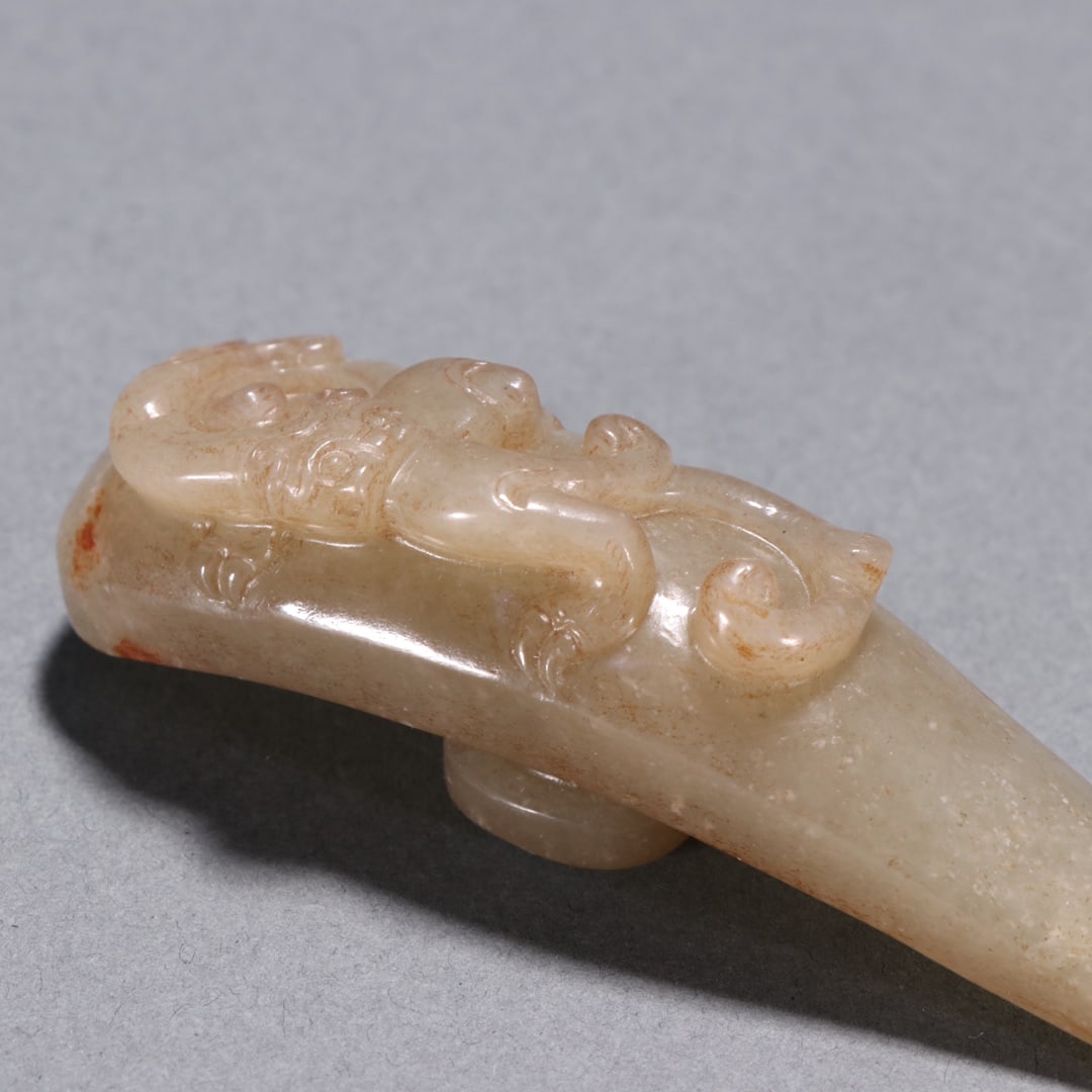 An Exquisite Gaogu Jade Chi-Dragon Pattern Hook - 3