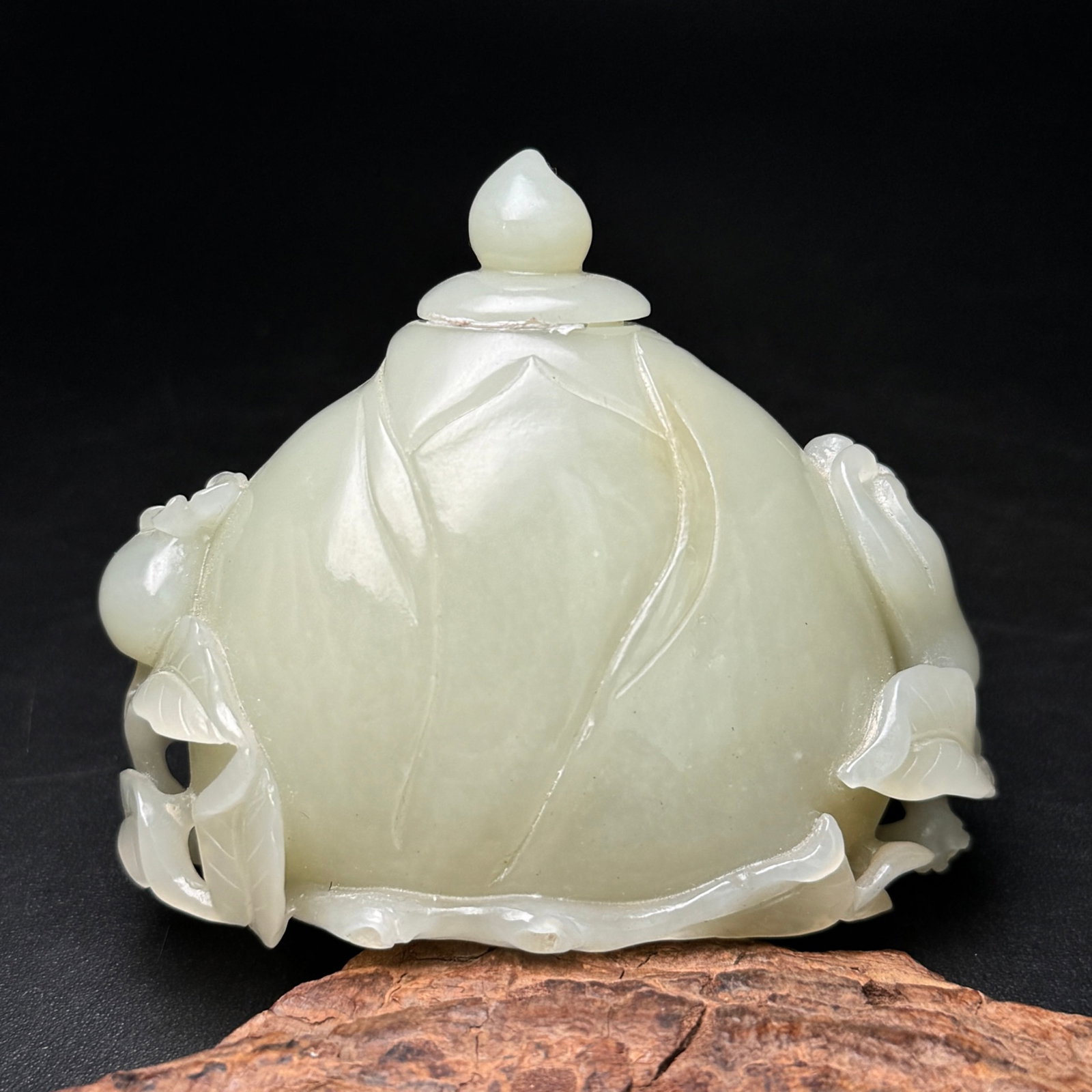 An Exquisite White Jade Pot: An Exquisite White Jade Pot,Qing Dynasty,China,Size:3.1inx2.6inx1.5in,Weight:128g 白玉壶,中国清代