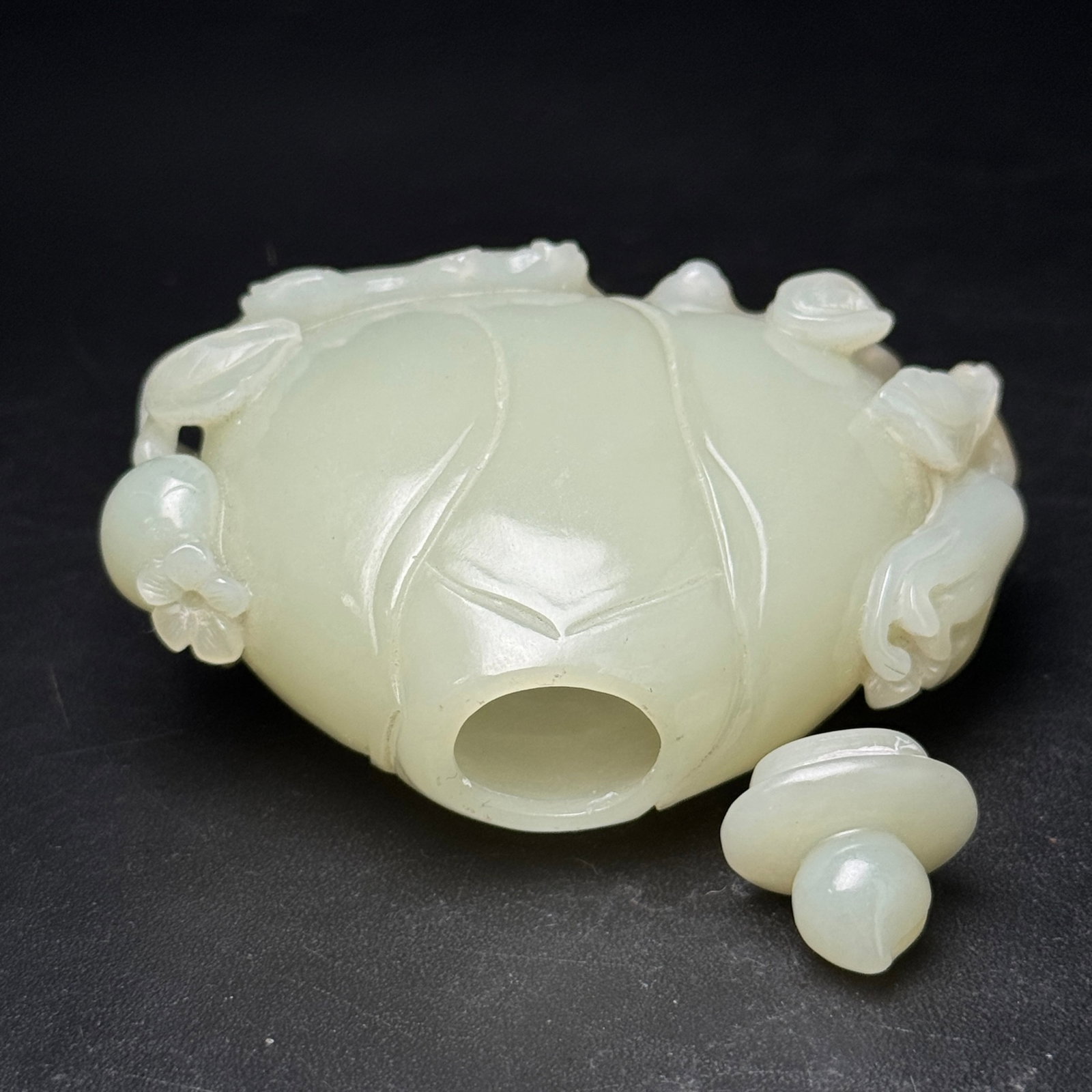 An Exquisite White Jade Pot - 7