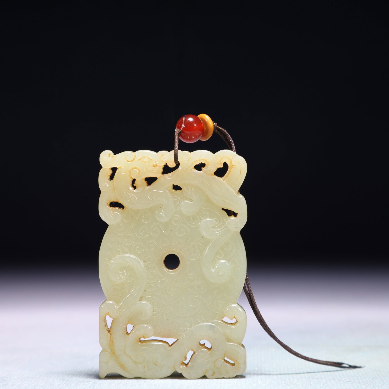 An Exquisite White Jade Chi-Dragon Pattern Pendant: An Exquisite White Jade Chi-Dragon Pattern Pendant,Qing Dynasty,China,Size:1.6inx2.8in,Weight:46g 白玉螭龙纹挂件,中国清代