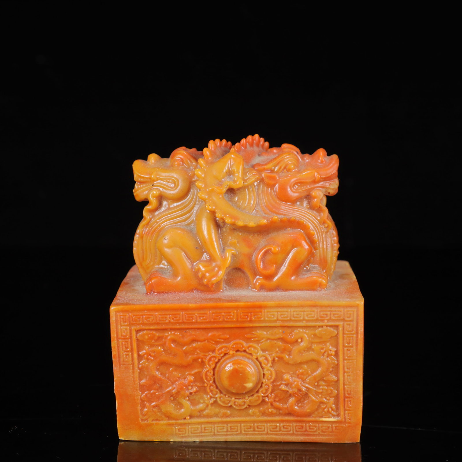 An Exquisite Yellow Jade Dragon Seal: An Exquisite Yellow Jade Dragon Seal,Qing Dynasty,China,Size:3.1inx3.1inx3.5in,Weight:966g 黄玉龙印章,中国清代