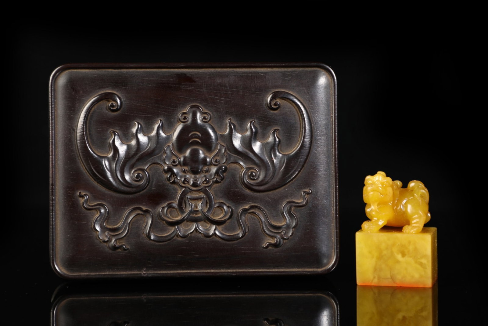 An Exquisite Tianhuang Stone Auspicious Beast Seal: An Exquisite Tianhuang Stone Auspicious Beast Seal,Qing Dynasty,China,with Mark,Size:1.6inx1.2in,Weight:64g 田黄石瑞兽印章,中国清代,&#