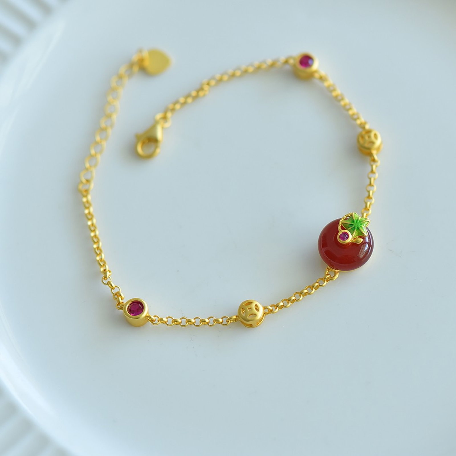 An Exquisite Sterling Silver-Gold Plated Inlaid Red Agate Bracelet: An Exquisite Sterling Silver-Gold Plated Inlaid Red Agate Bracelet 纯银镀金镶红玛瑙手链