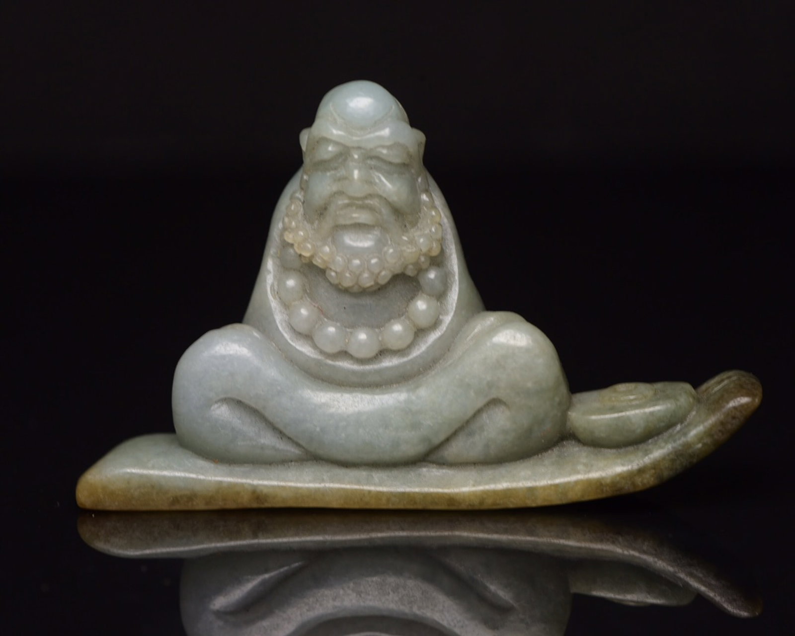 An Exquisite Jadeite Statue of Dharma Ornament: An Exquisite Jadeite Statue of Dharma Ornament,Qing Dynasty,China,Size:3.2inx2inx0.5in,Weight:61g 翡翠达摩像摆件,中国清代