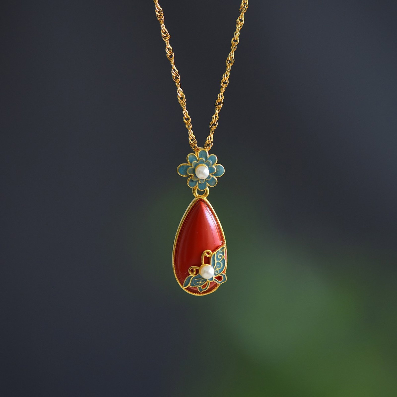 An Exquisite Sterling Silver-Gold Plated Inlaid Cinnabar Pendant,Inlaid Pearls: An Exquisite Sterling Silver-Gold Plated Inlaid Cinnabar Pendant,Inlaid Pearls,Size:0.3inx0.6in 寓意:蝶恋蜂狂,花飞蝶舞