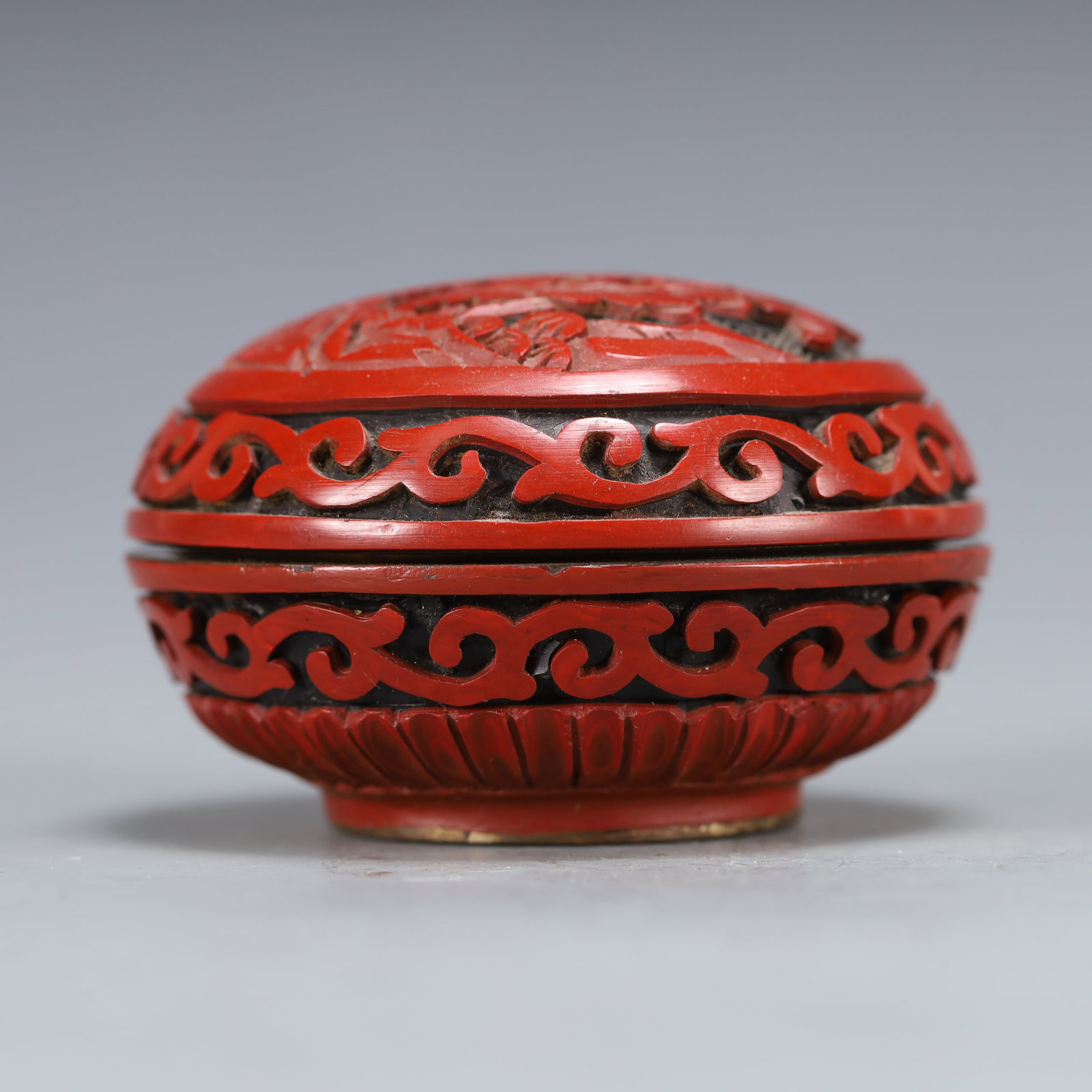 An Exquisite Carved Red Lacquer Flower Pattern Box - 2