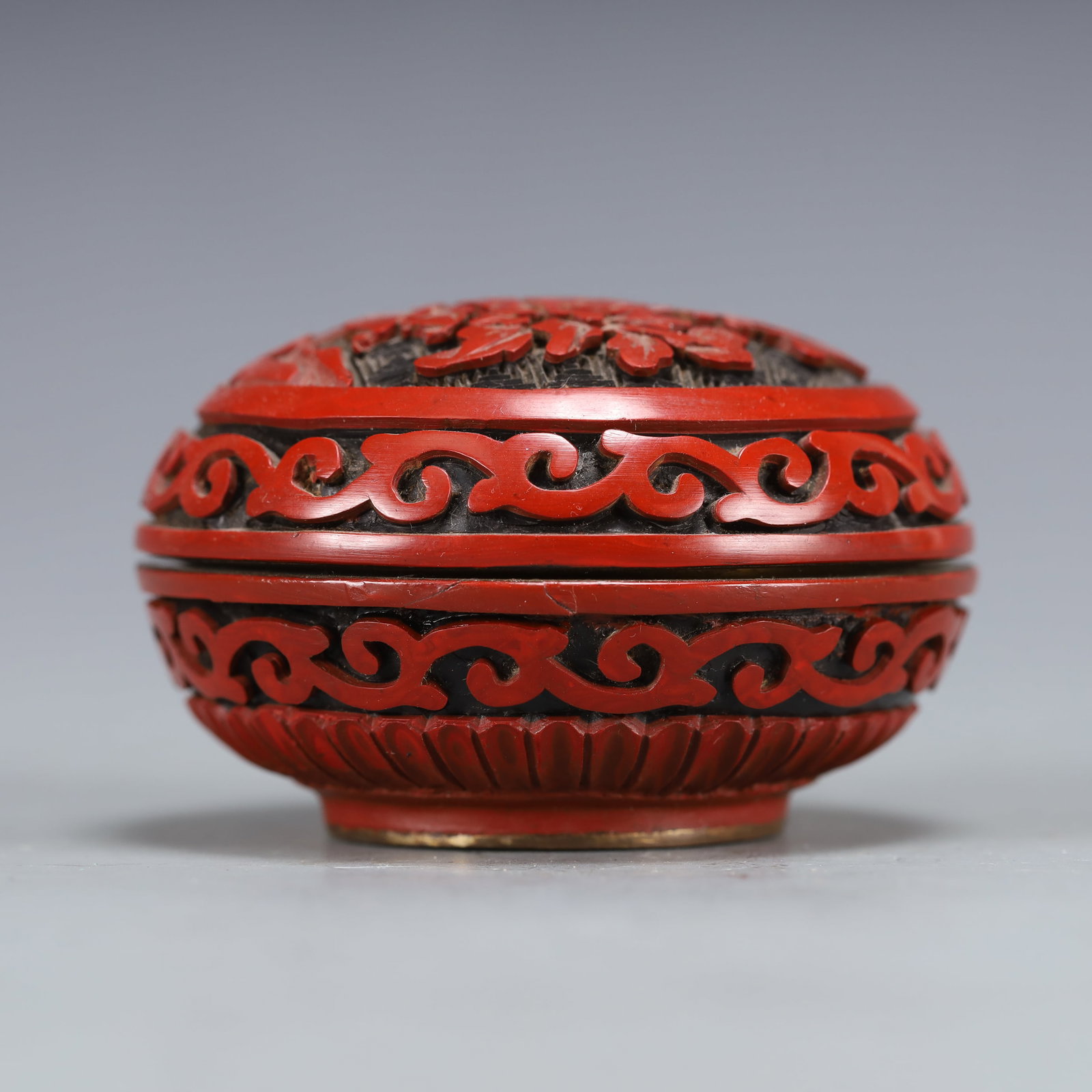 An Exquisite Carved Red Lacquer Flower Pattern Box - 3