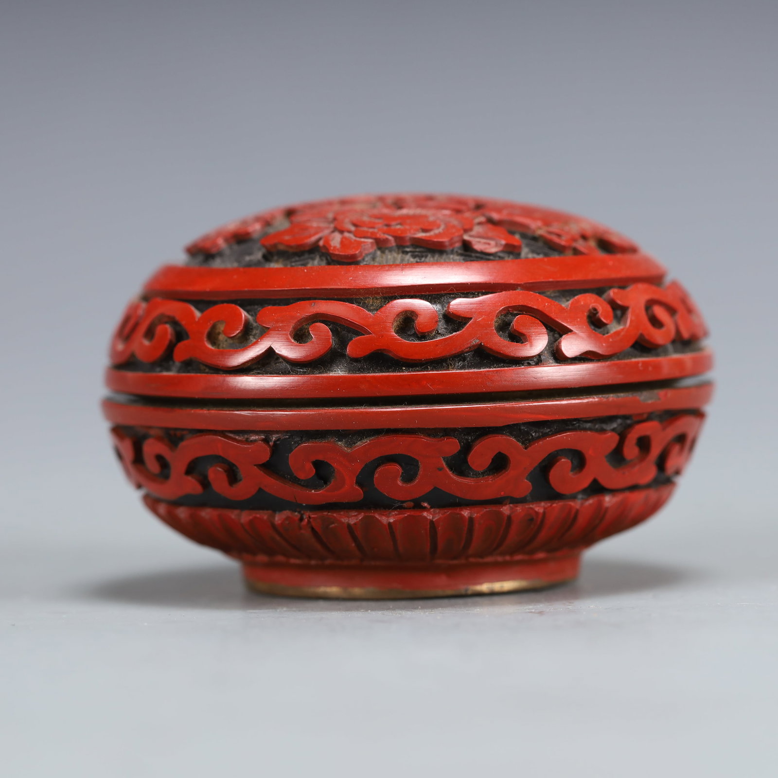An Exquisite Carved Red Lacquer Flower Pattern Box - 4