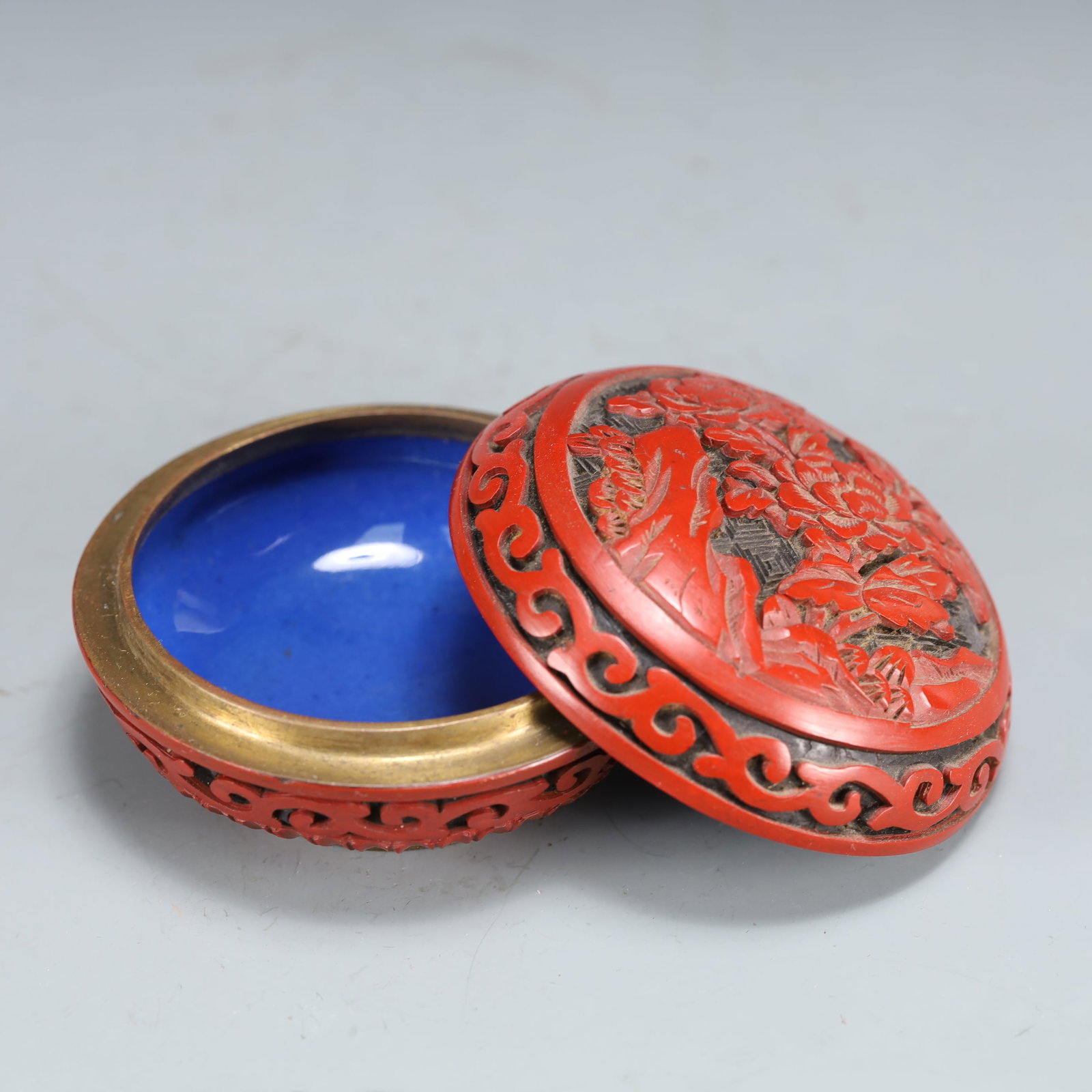 An Exquisite Carved Red Lacquer Flower Pattern Box - 6
