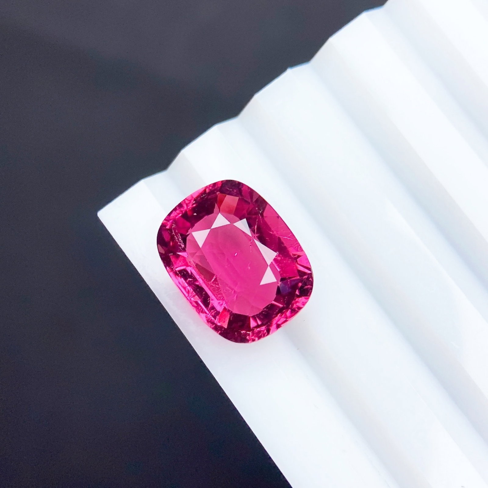 6.37Ctw Natural Tourmaline Loose: 6.37Ctw Natural Tourmaline Loose,Size:0.5inx0.4inx0.2in 6.37Ctw天然碧玺裸石