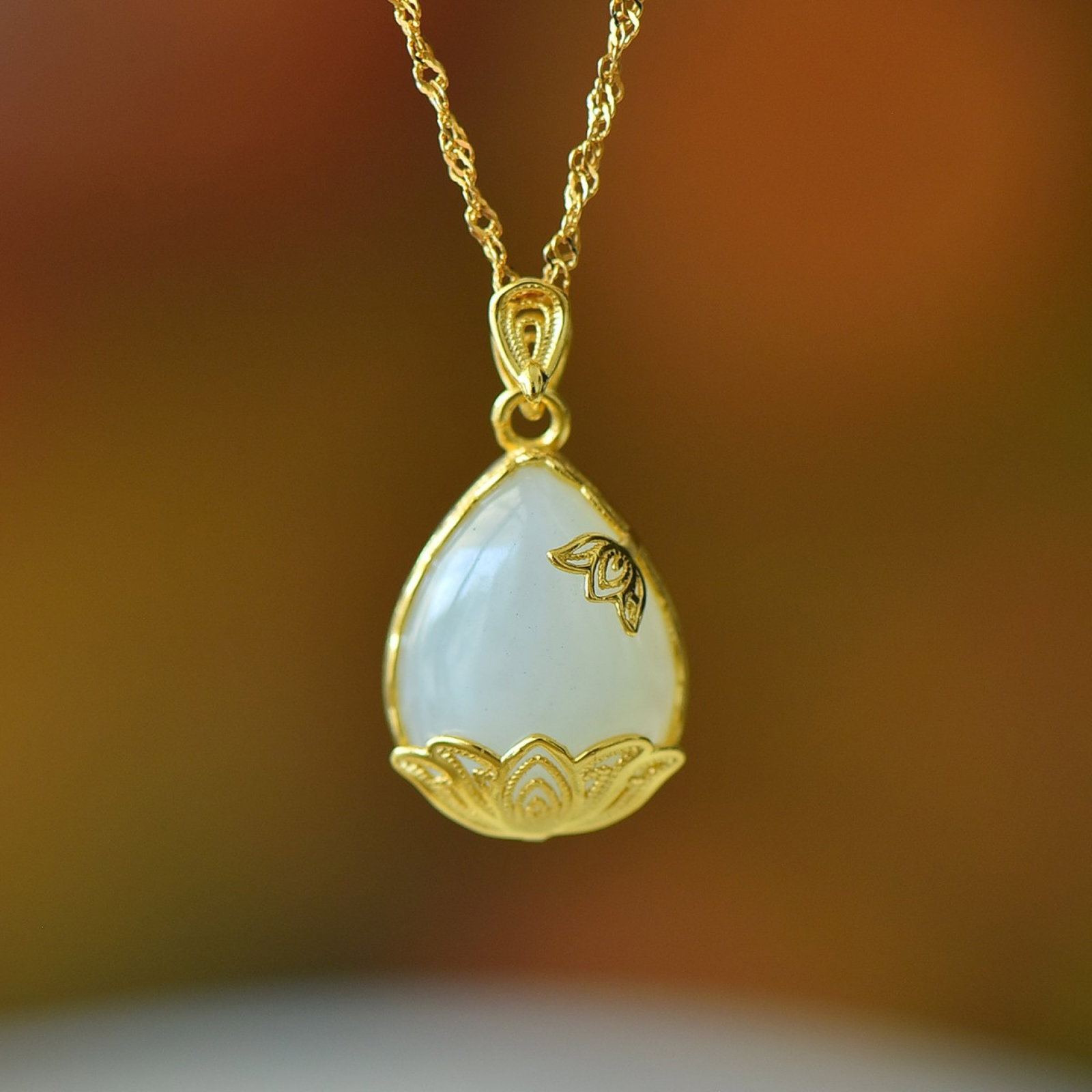 An Exquisite Sterling Silver-Gold Plated Inlaid White Jade Pendant: An Exquisite Sterling Silver-Gold Plated Inlaid White Jade Pendant,Size:0.5inx0.6in 纯银镀金镶白玉吊坠