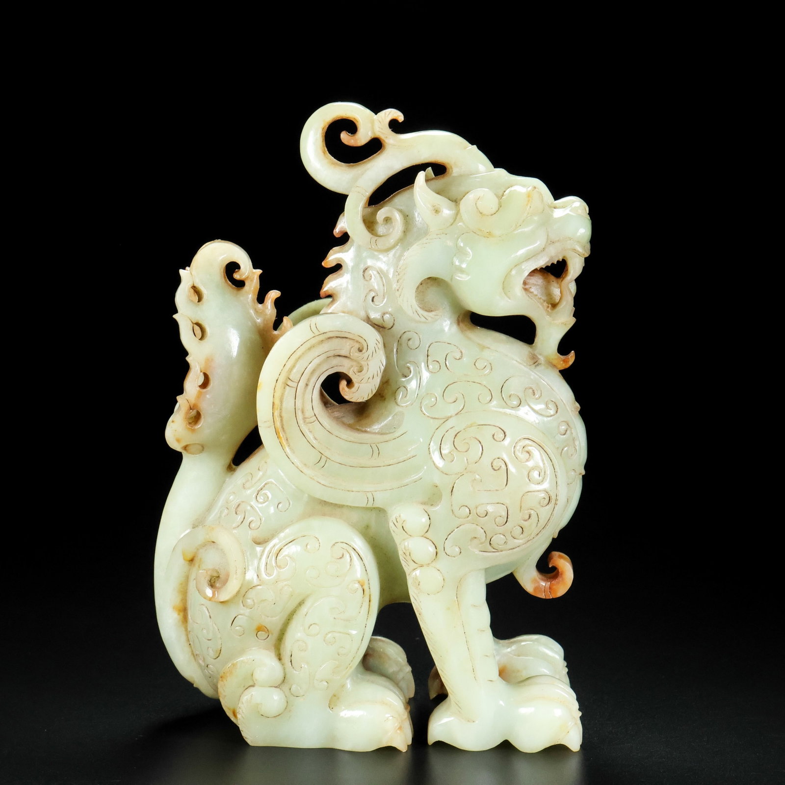 An Exquisite White Jade Auspicious Beast Ornament: An Exquisite White Jade Auspicious Beast Ornament,Qing Dynasty,China,Size:7.9inx5.5inx3.1in,Weight:1990g 白玉瑞兽摆件,中国清代