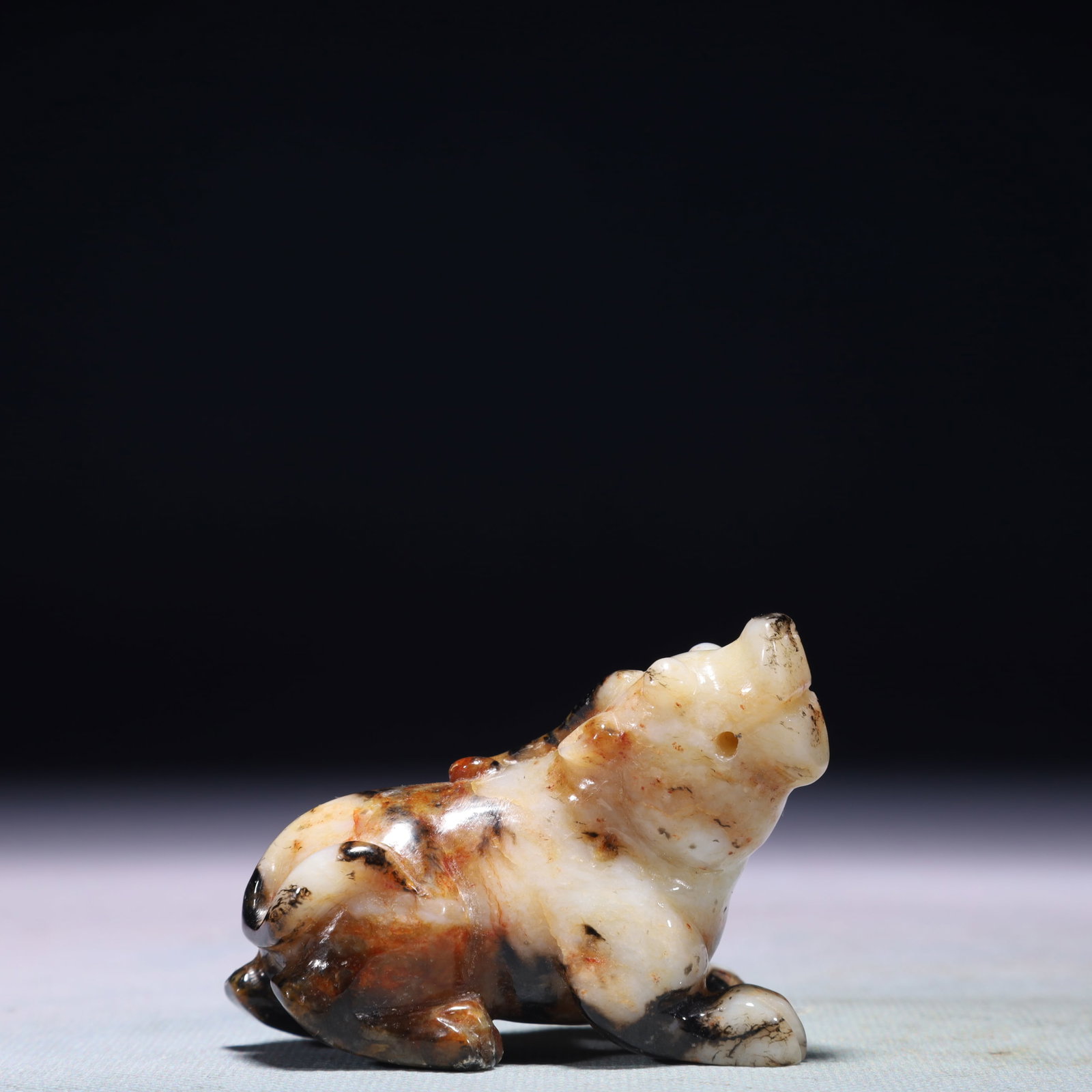 An Exquisite White Jade Unicorn Ornament: An Exquisite White Jade Unicorn Ornament,Qing Dynasty,China,Size:2.4inx1.2inx2in,Weight:139.4g 白玉独角兽摆件,中国清代