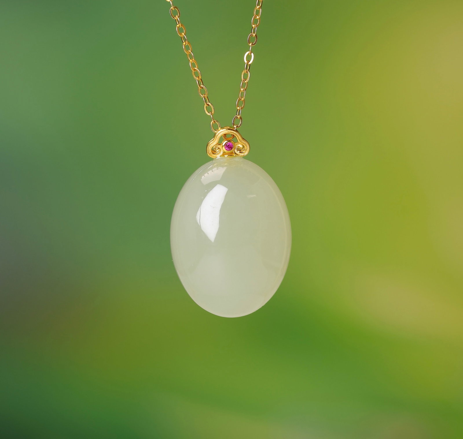 An Exquisite Sterling Silver-Gold Plated Inlaid White Jade Pendant: An Exquisite Sterling Silver-Gold Plated Inlaid White Jade Pendant,Size:0.6inx0.8in 纯银镀金镶白玉吊坠