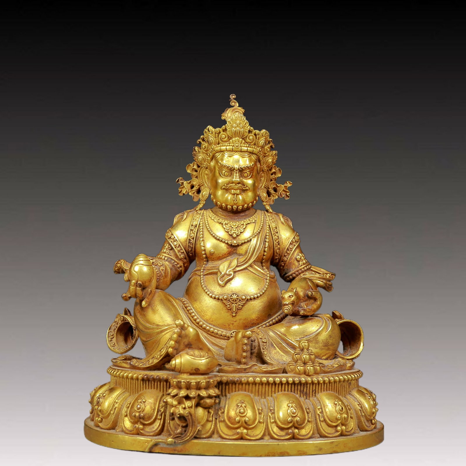 A Solemn Gilt Bronze Statue of Mammon: A Solemn Gilt Bronze Statue of Mammon,Ming Dynasty, China,Size:6.7inx5.9inx8.3in,Weight:2795g 铜鎏金财神像，明代