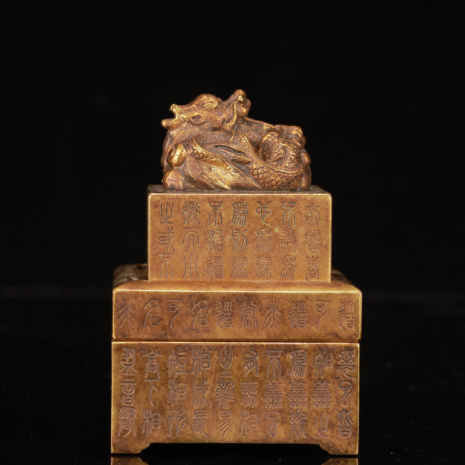 An Exquisite Gilt Bronze Dragon Seal, With poem: An Exquisite Gilt Bronze Dragon Seal, With poem,Qing Dynasty, China,Yongzheng Four-character Mark,Size:3.1inx4.3in,Weight:2950g 铜鎏金龙印章,带诗文