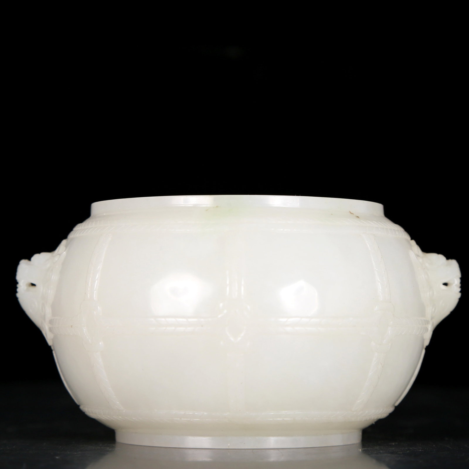An exquisite white jade lion ear censer: An exquisite white jade lion-ear censer, Qing Dynasty, China, Qianlong four-character mark, Size: 5.1inx4.3inx2.8in, Weight: 370g 清代 乾隆四字款 白