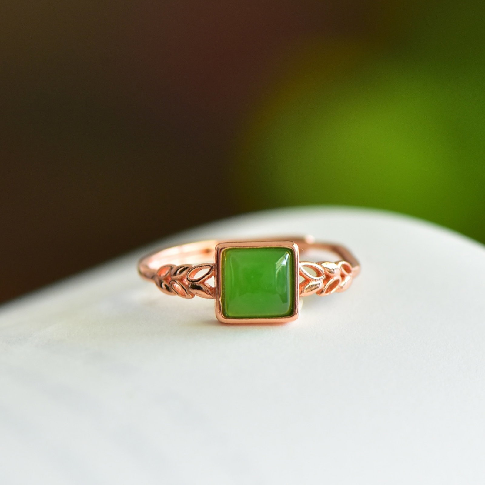 An Exquisite Sterling Silver Inlaid Jasper Ring: An Exquisite Sterling Silver Inlaid Jasper Ring 纯银镶碧玉戒指
