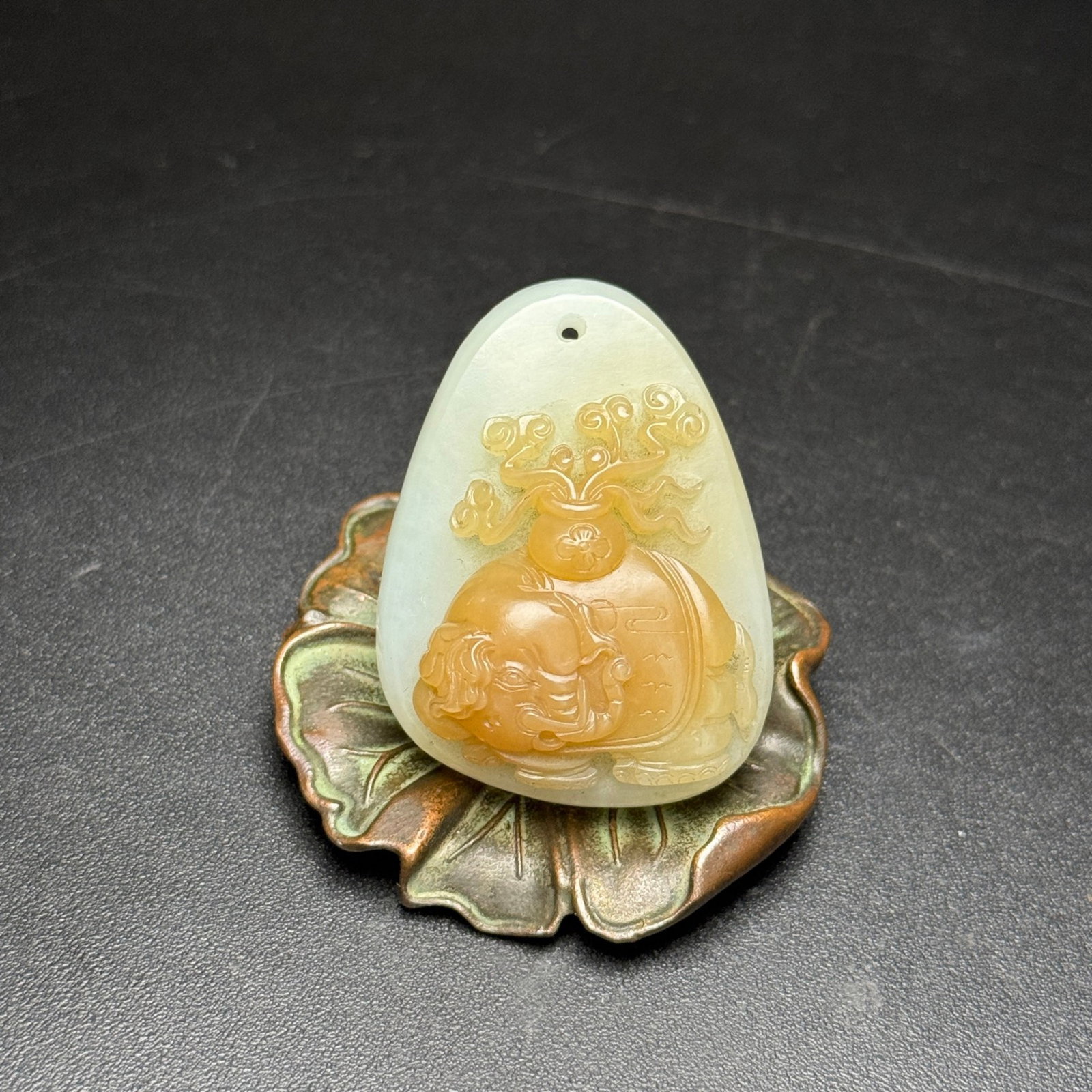 An Exquisite White Jade Elephant Patten Pendant (1 of 7)