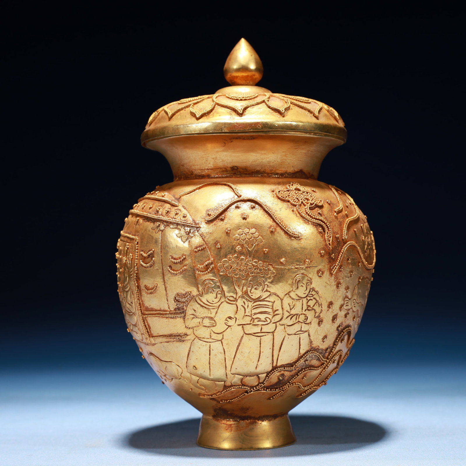 An Exquisite Gilt Bronze Character and Story Pattern Jar with Cover: An Exquisite Gilt Bronze Character and Story Pattern Jar with Cover,Qing Dynasty,China,Size:4.7inx7.5inx4.7in,Weight:700g 铜鎏金人物故事纹盖಻