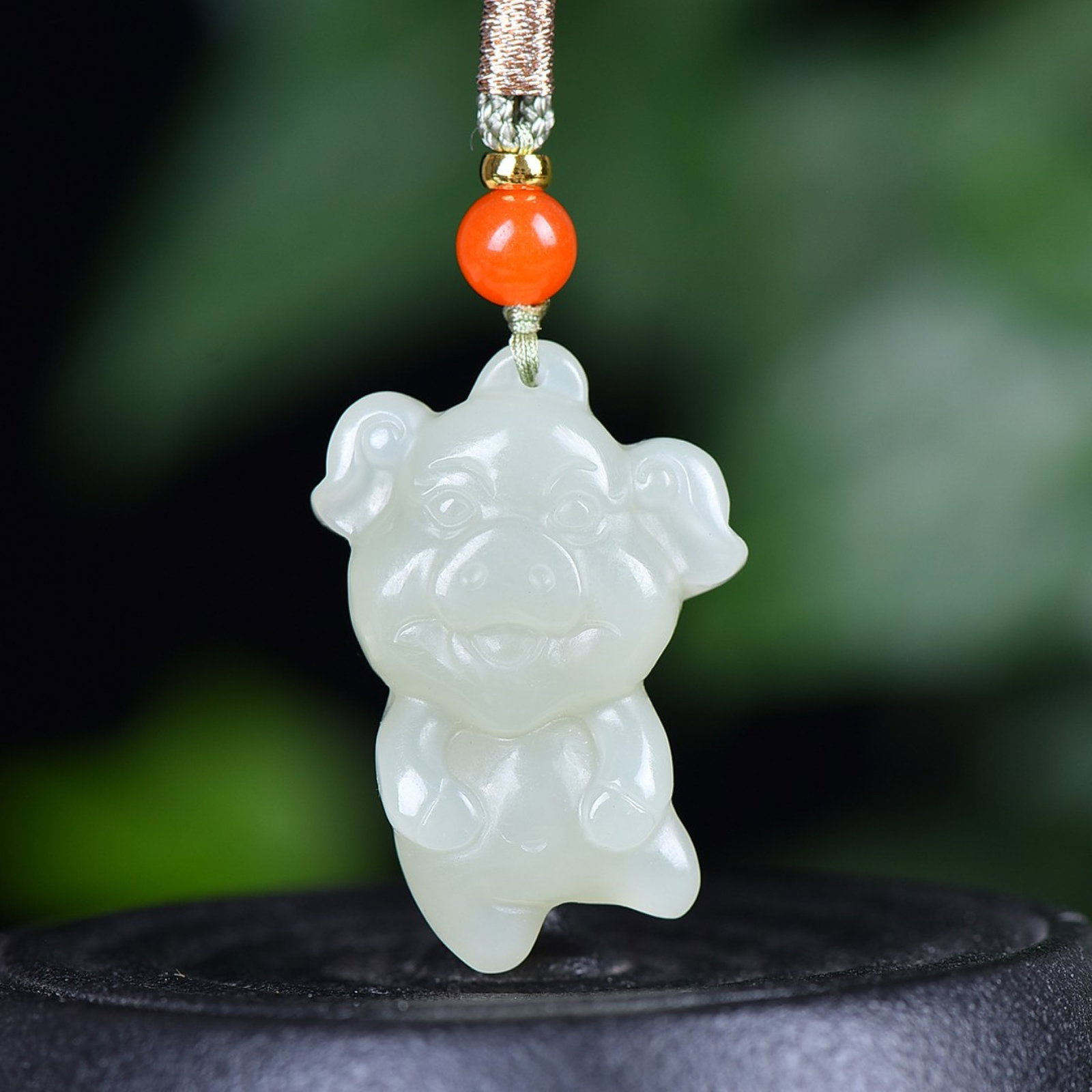 An Exquisite White Jade Pig Pendant: An Exquisite White Jade Pig Pendant,Size:0.7inx1.3in 白玉猪挂件