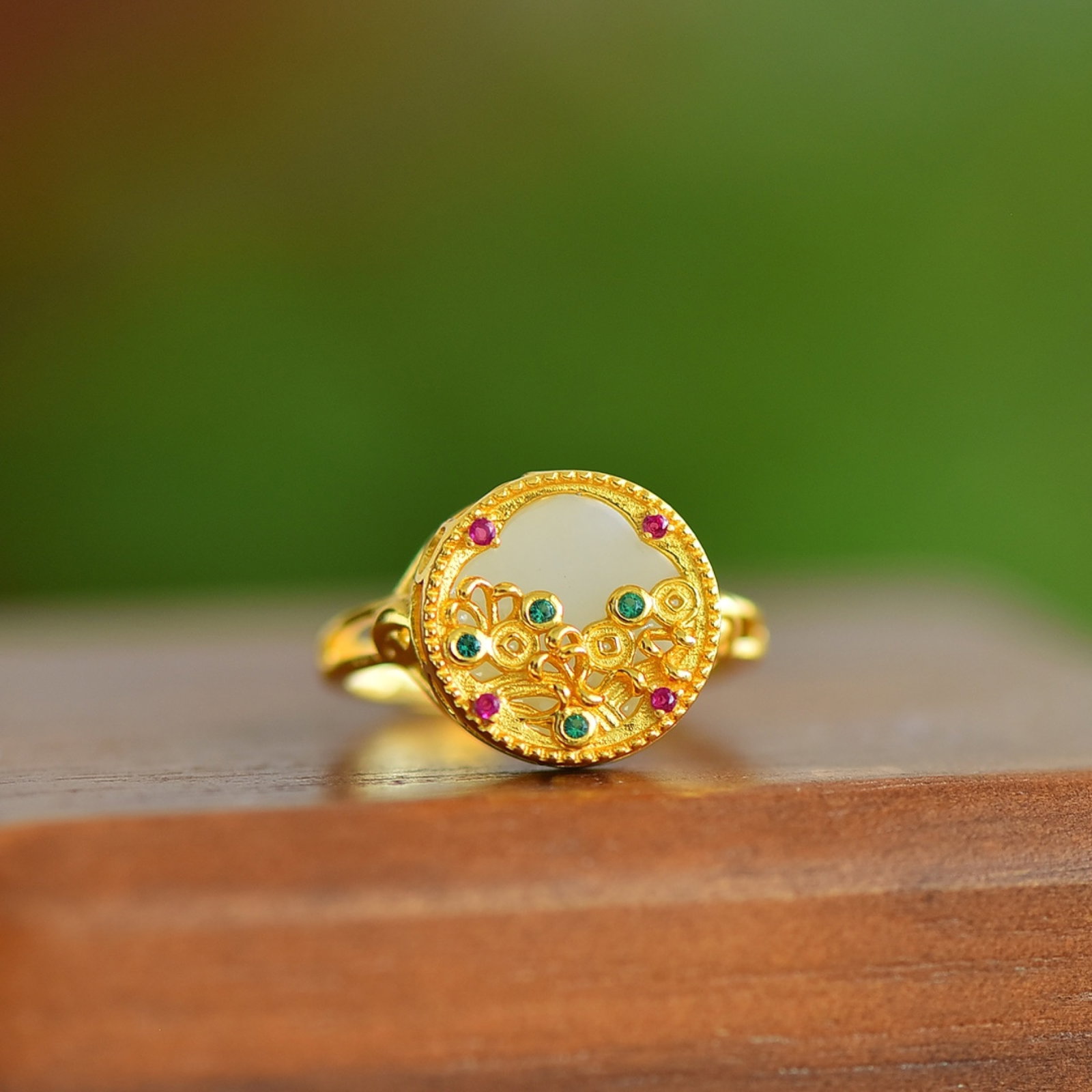An Exquisite Sterling Silver-Gold Plated Inlaid White Jade Ring,Inlaid Gems: An Exquisite Sterling Silver-Gold Plated Inlaid White Jade Ring,Inlaid Gems,Size:0.5inx0.5in 纯银镀金镶白玉戒指,嵌宝石