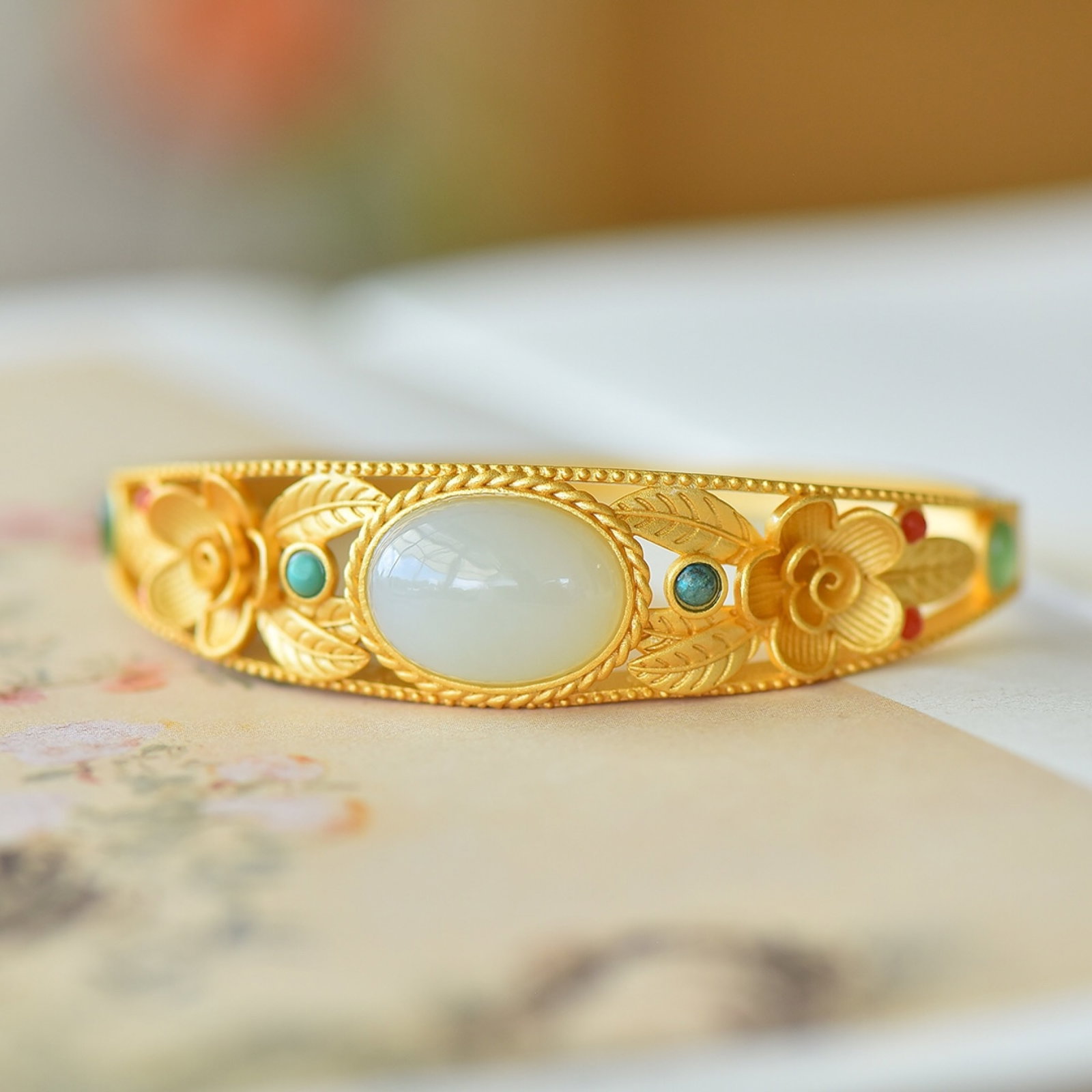 An Exquisite Sterling Silver-Gold Plated Inlaid White Jade Bracelet,Inlaid Turquoise: An Exquisite Sterling Silver-Gold Plated Inlaid White Jade Bracelet,Inlaid Turquoise,Size:0.5inx0.7in 纯银镀金镶白玉手链,嵌绿松&