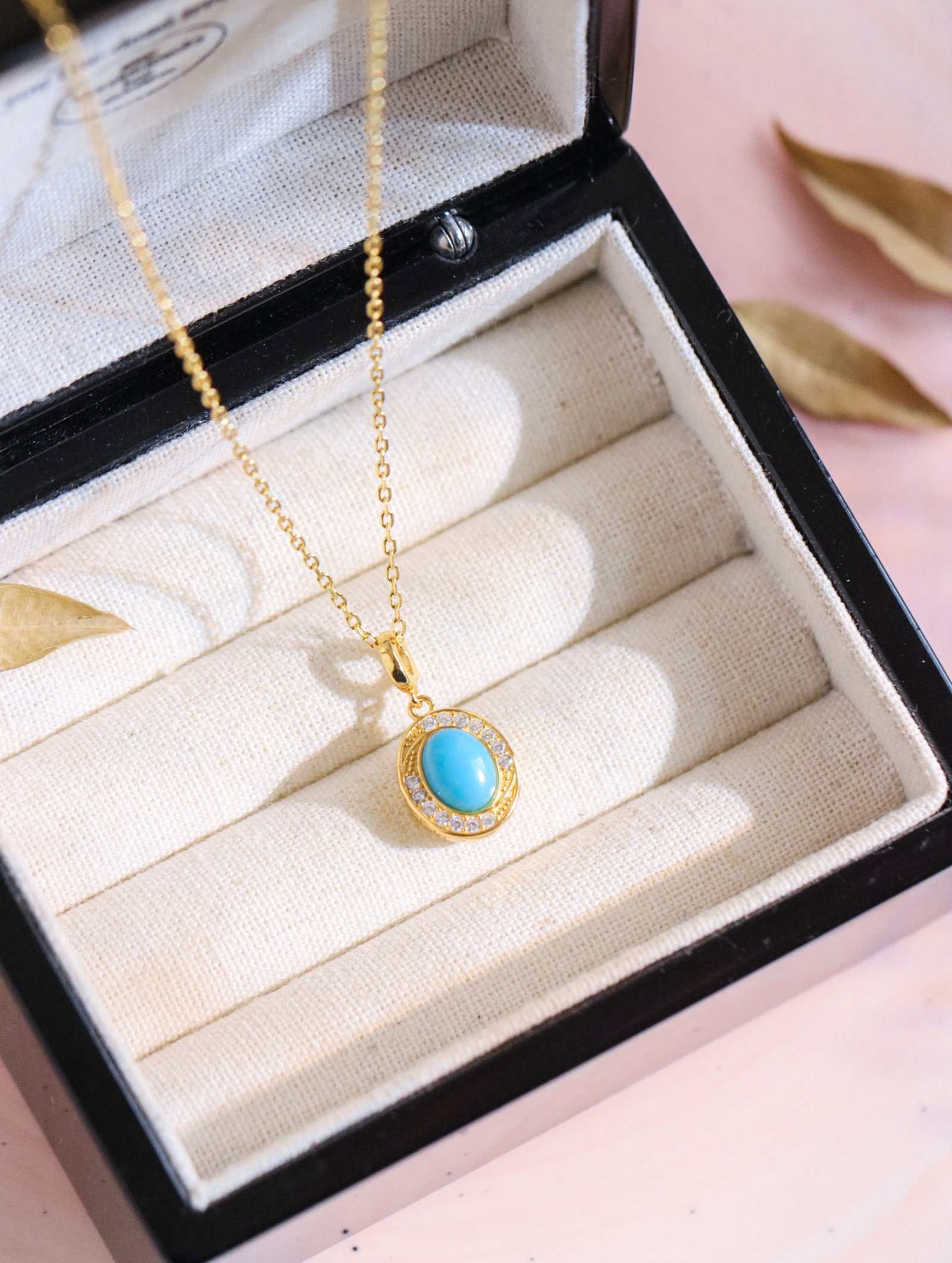 An Exquisite Sterling Silver-Gold Plated Inlaid Turquoise Pendant, Inlaid Diamond: An Exquisite Sterling Silver-Gold Plated Inlaid Turquoise Pendant, Inlaid Diamond 纯银镀金镶绿松石吊坠,嵌钻石